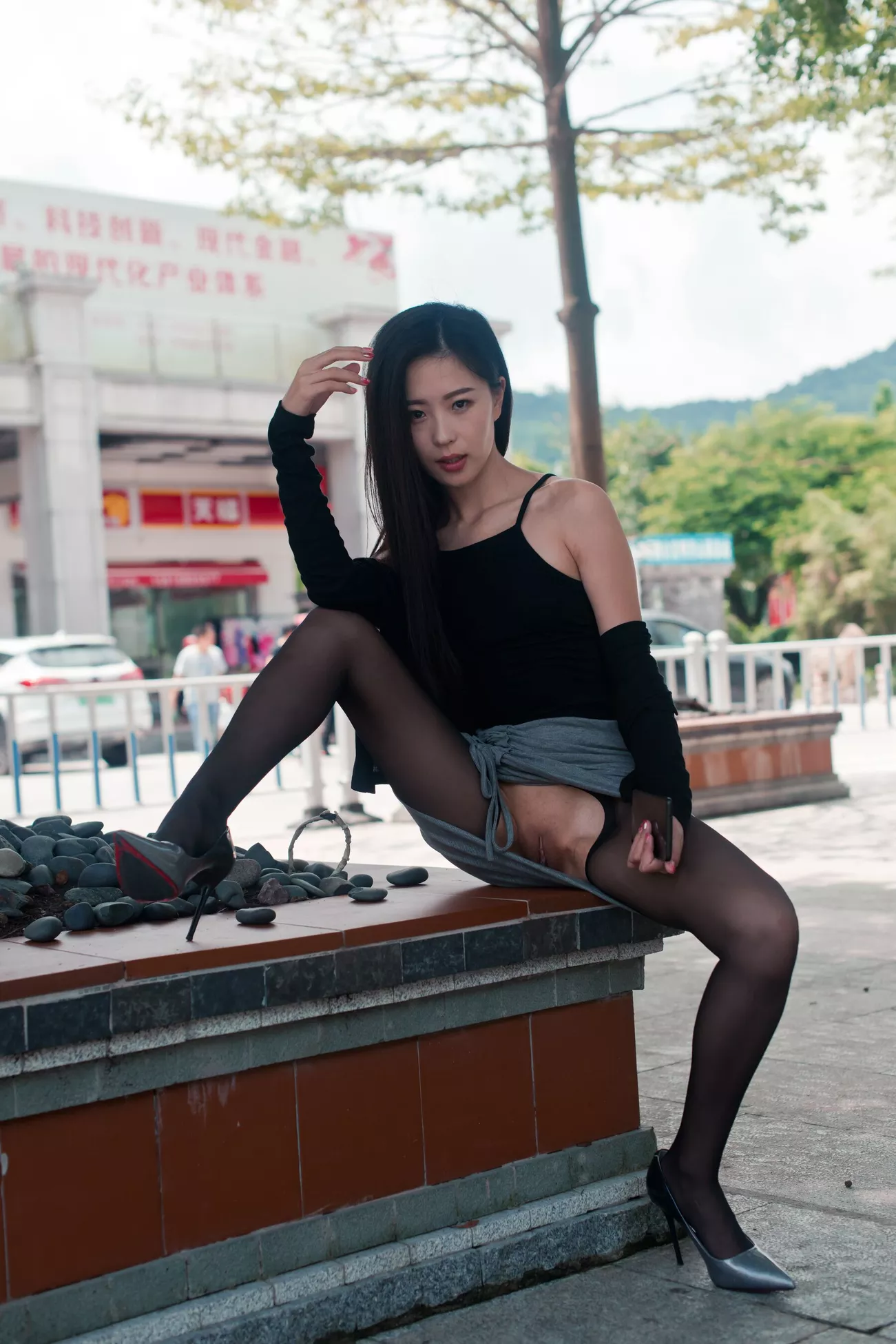 超清写真美图 Alice《黑色丝袜灰裙》 小子怡