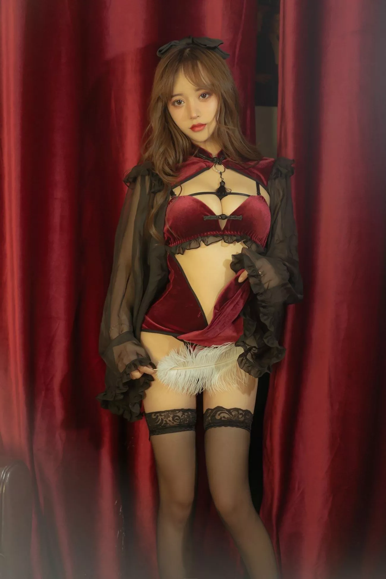 高质 私房 《红丝�q旗袍》 写真 线喵 过期米线
