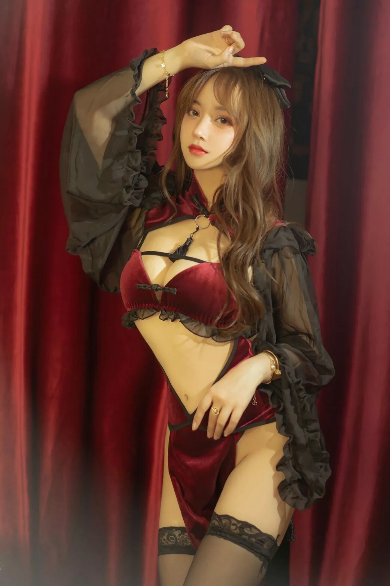 高质 私房 《红丝�q旗袍》 写真 线喵 过期米线