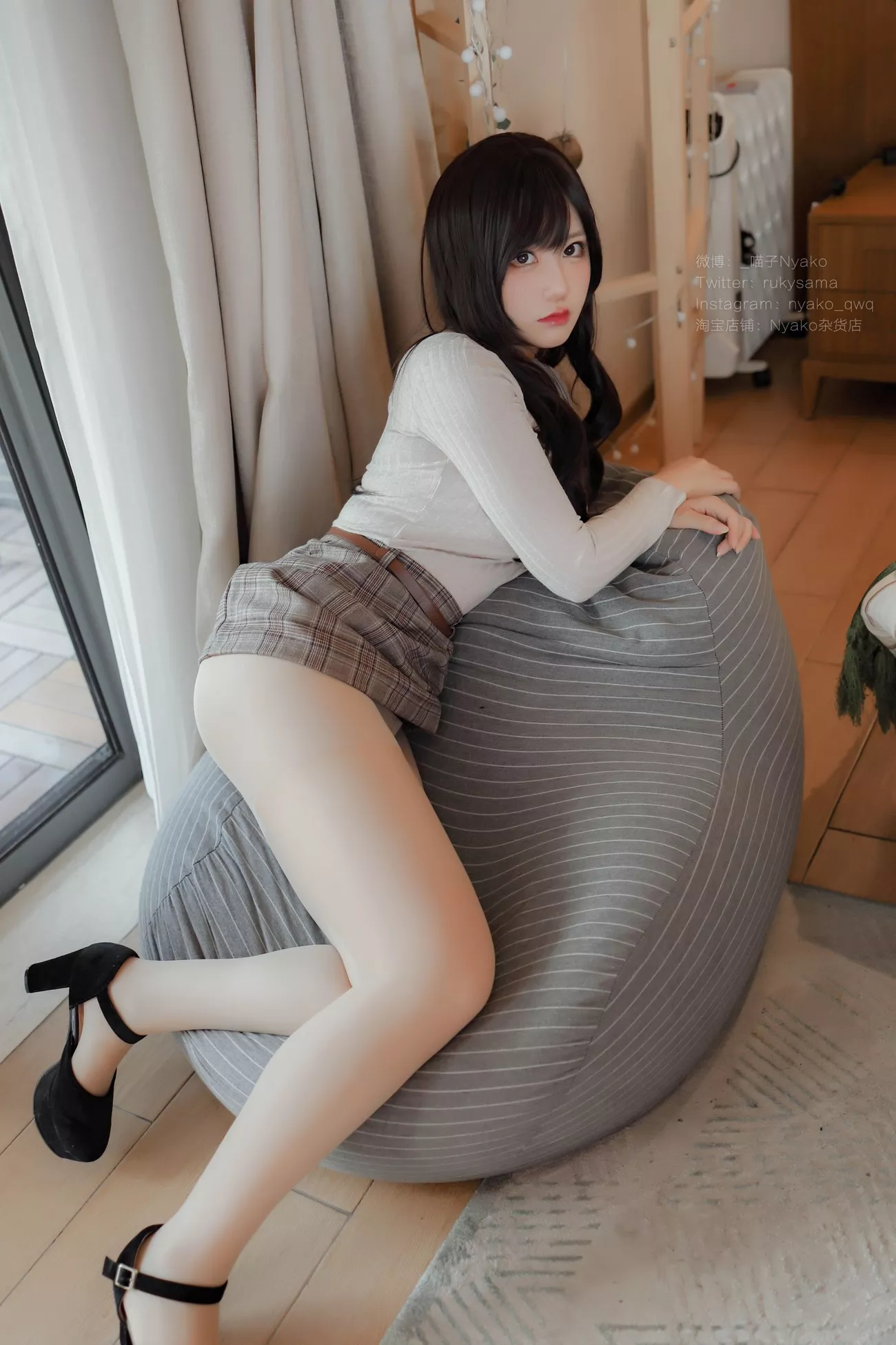 写真 《 本》 姐姐 密拍 Nyako 喵子 高质