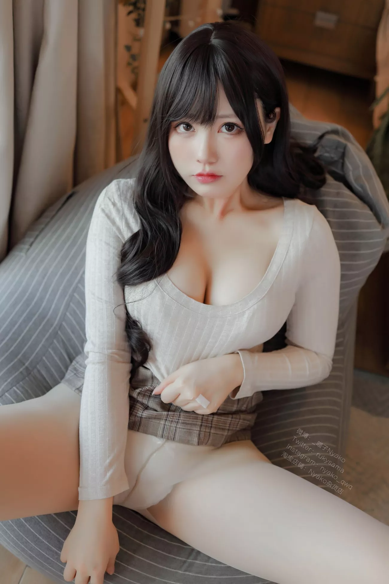 写真 《 本》 姐姐 密拍 Nyako 喵子 高质