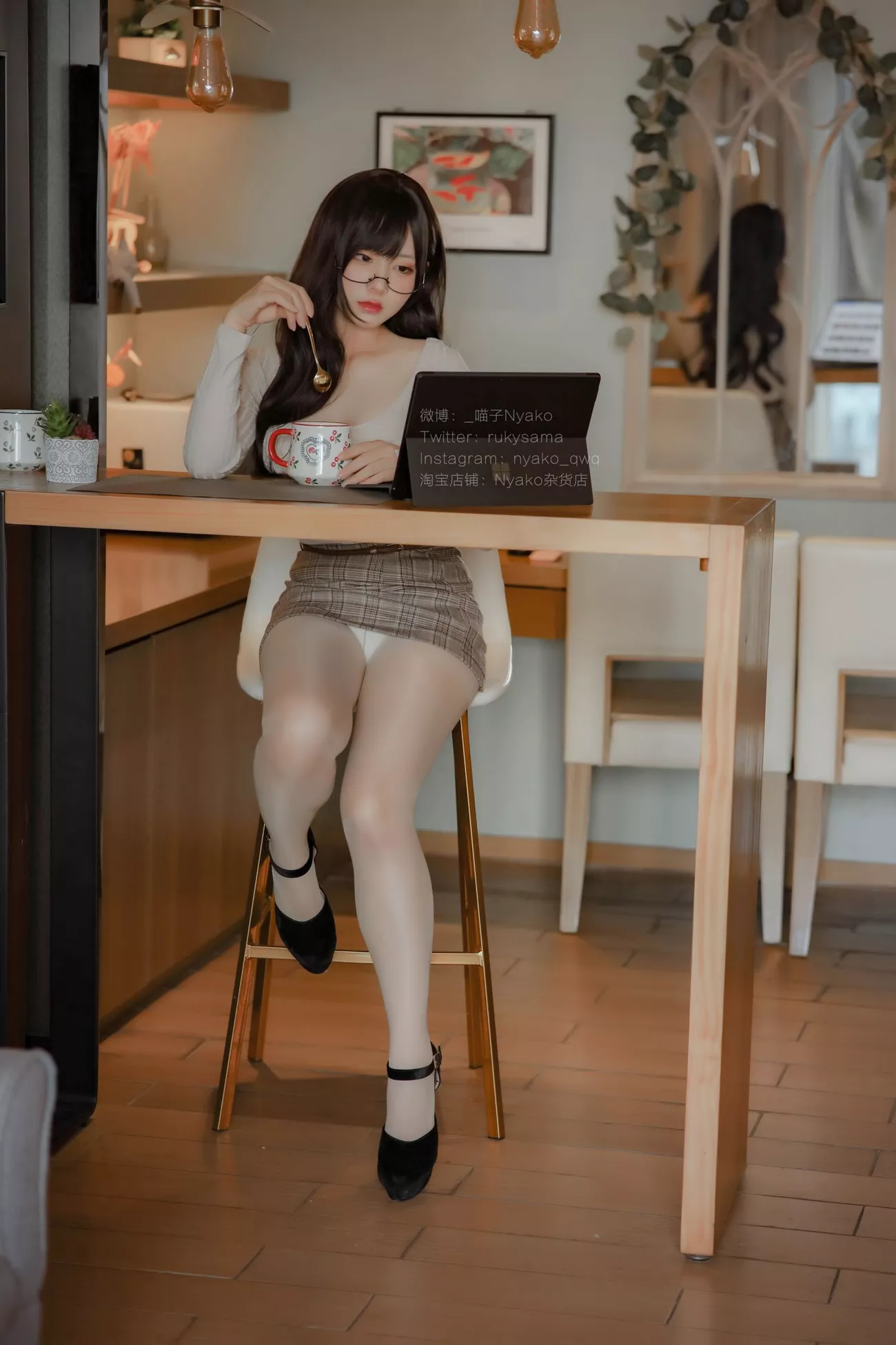 写真 《 本》 姐姐 密拍 Nyako 喵子 高质