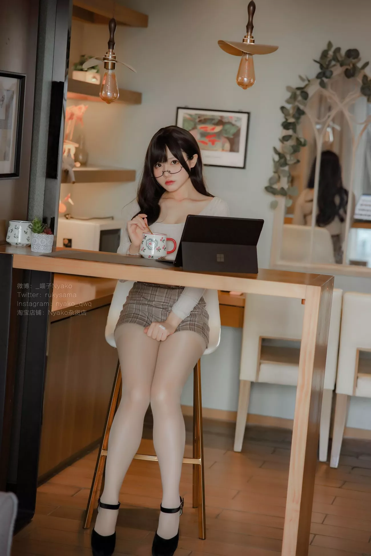 写真 《 本》 姐姐 密拍 Nyako 喵子 高质