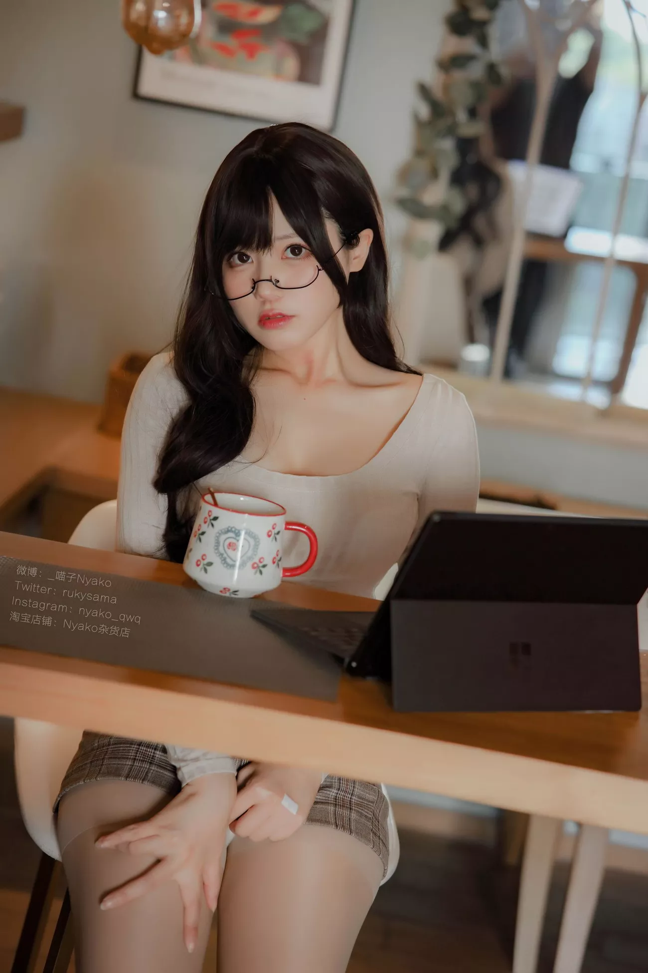 写真 《 本》 姐姐 密拍 Nyako 喵子 高质