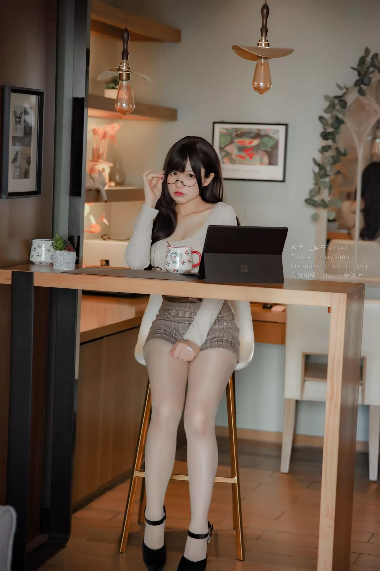 写真 《 本》 姐姐 密拍 Nyako 喵子 高质