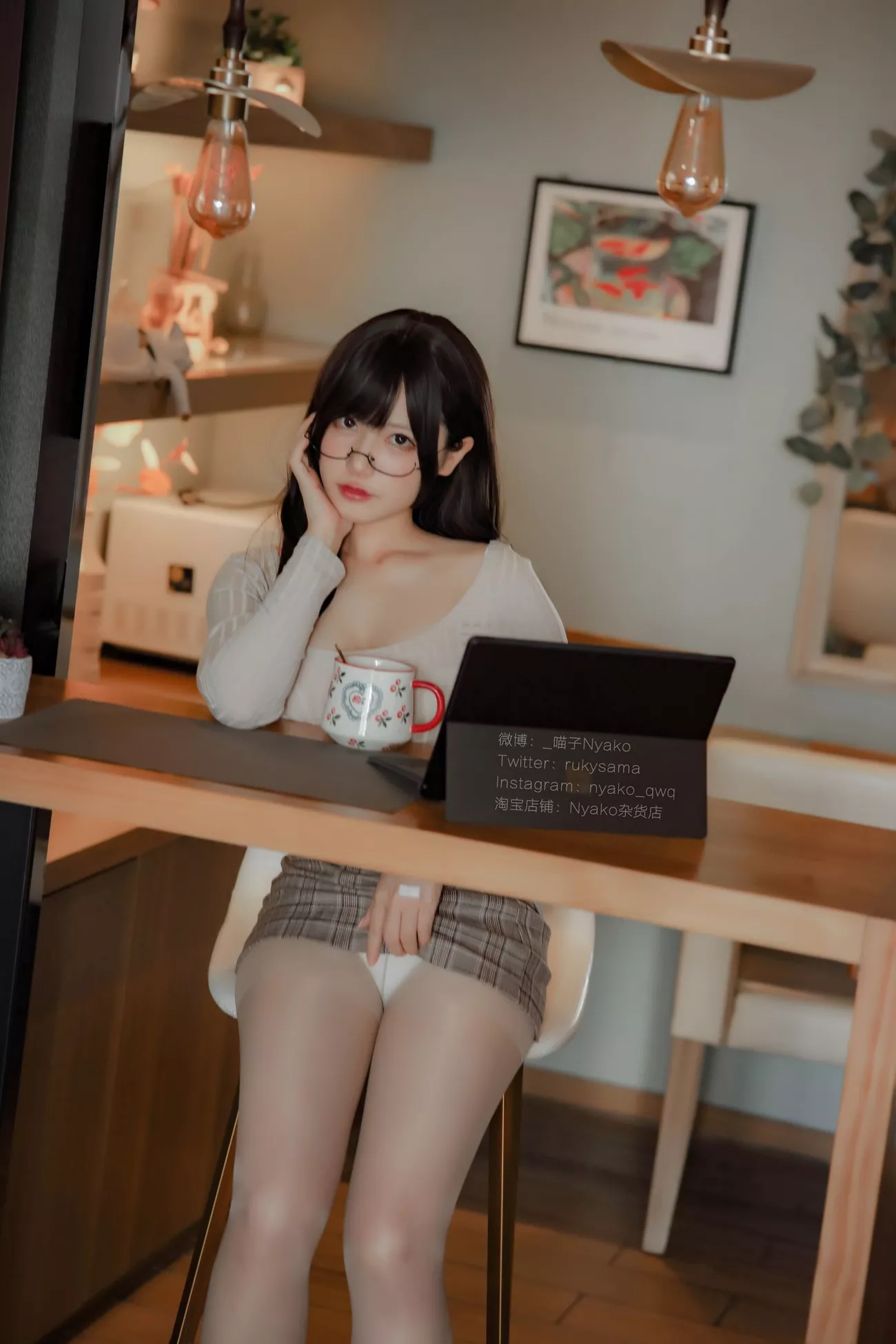 写真 《 本》 姐姐 密拍 Nyako 喵子 高质