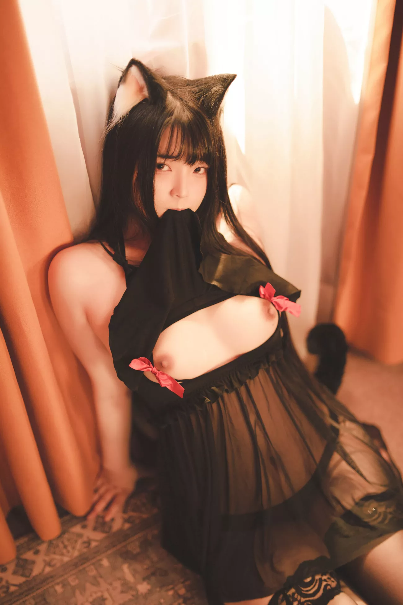落落 Raku《花边黑兔》 优秀摄影美图