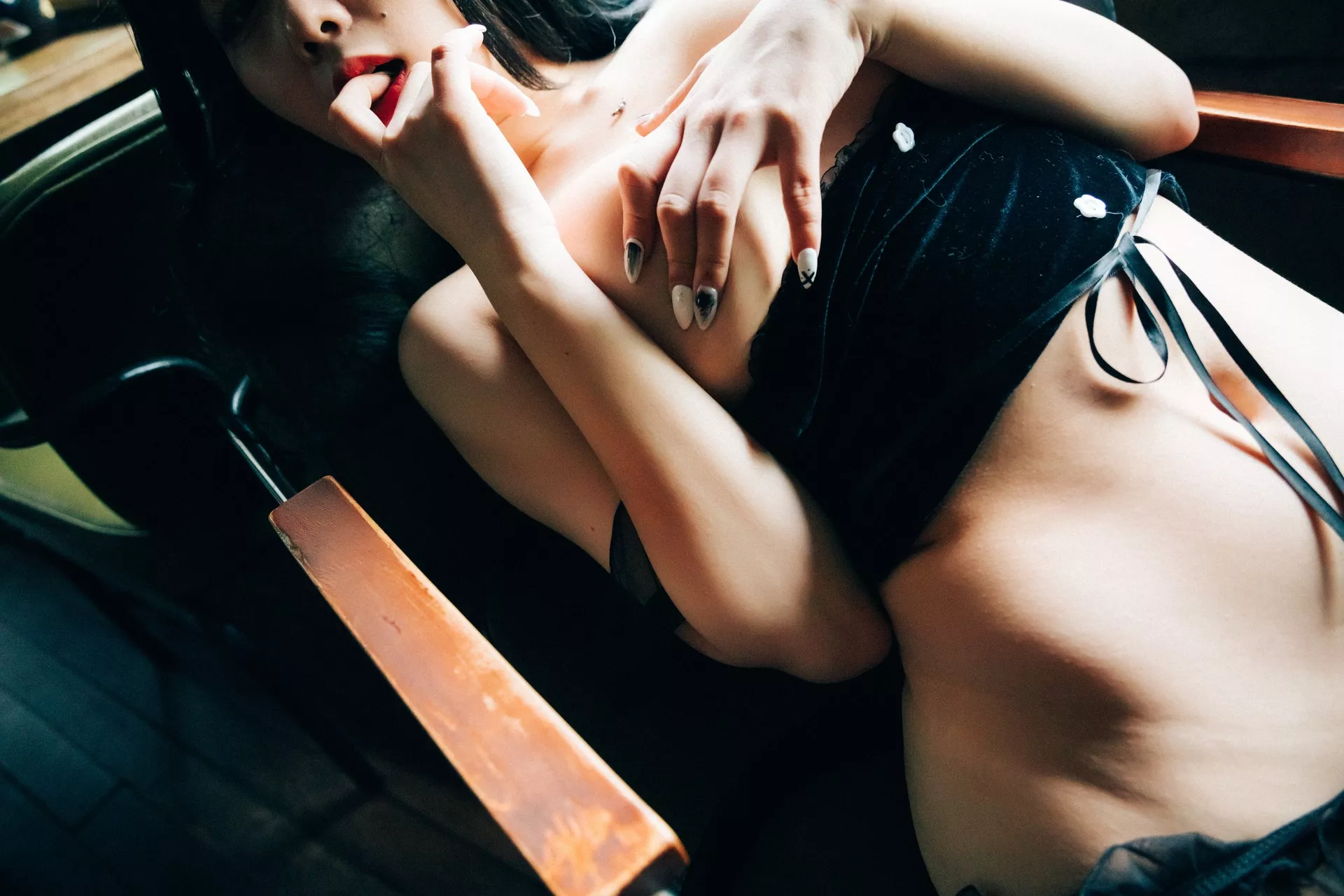 尤物 ZIA.Kwon【Loozy 尤物 写真 棒子 淫惰菇凉 全集修正 SM 写真】 Bar 棒子