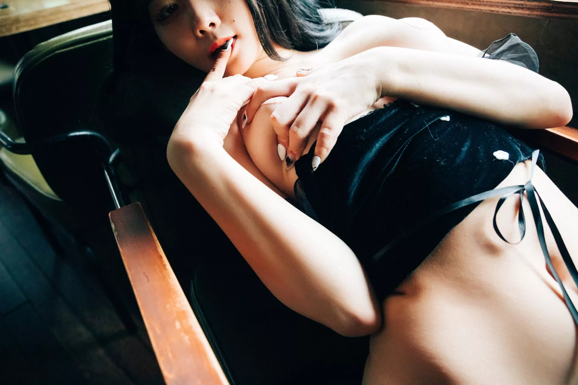 尤物 ZIA.Kwon【Loozy 尤物 写真 棒子 淫惰菇凉 全集修正 SM 写真】 Bar 棒子