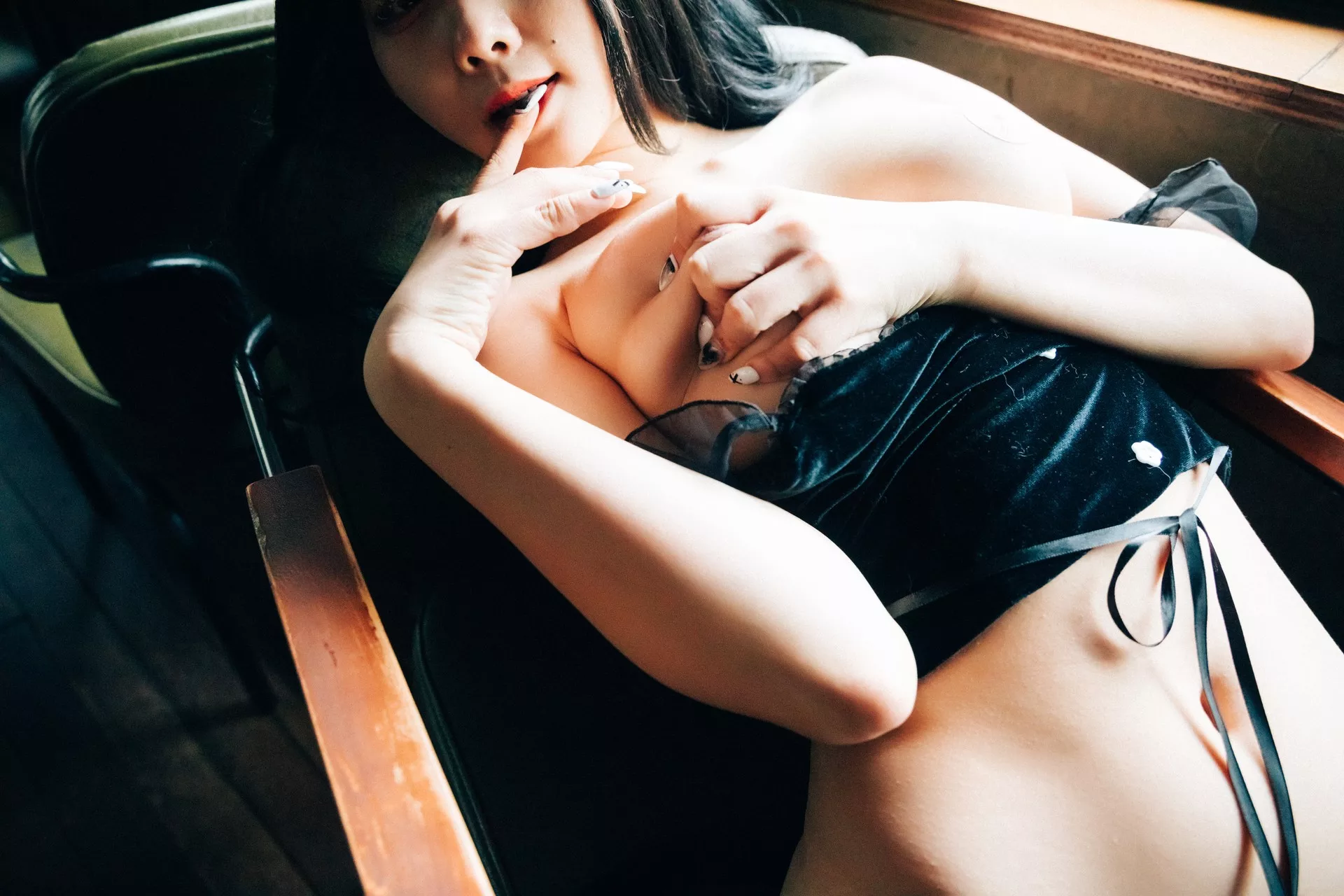 尤物 ZIA.Kwon【Loozy 尤物 写真 棒子 淫惰菇凉 全集修正 SM 写真】 Bar 棒子