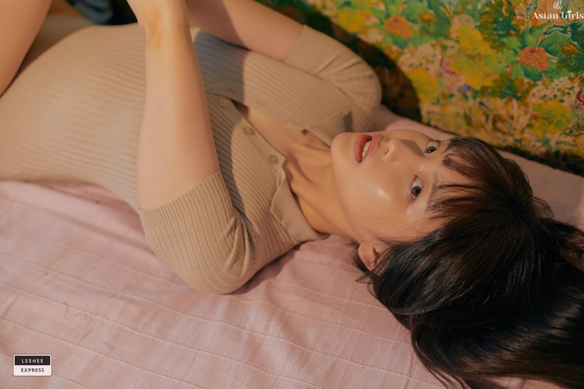 026B 【LEEHEE 魅模 LEBE 棒子 摄影 棒子 EXPRESS 美女 利熙快运 摄影组图】 GMS (48P) 高画质