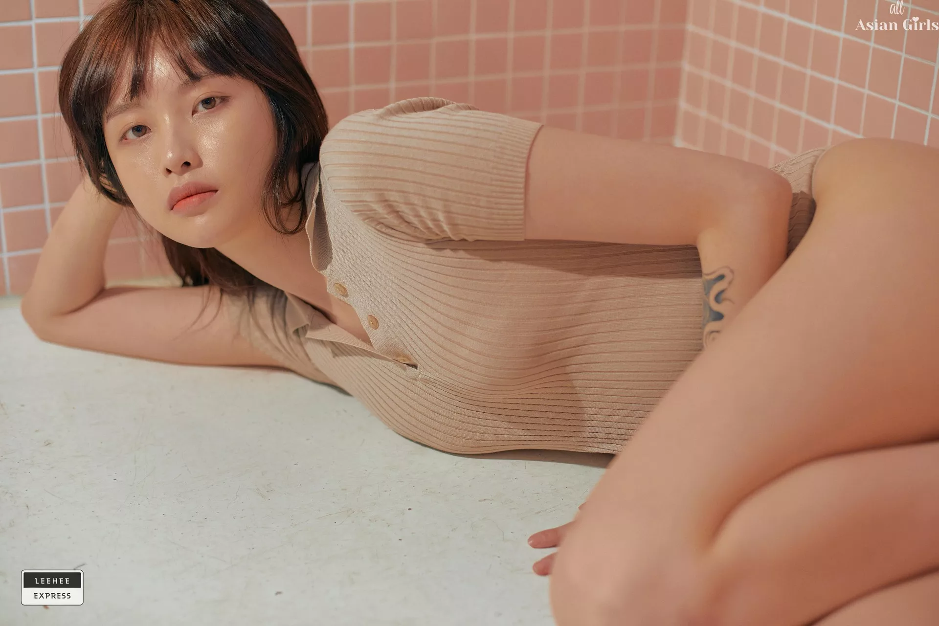 026B 【LEEHEE 魅模 LEBE 棒子 摄影 棒子 EXPRESS 美女 利熙快运 摄影组图】 GMS (48P) 高画质