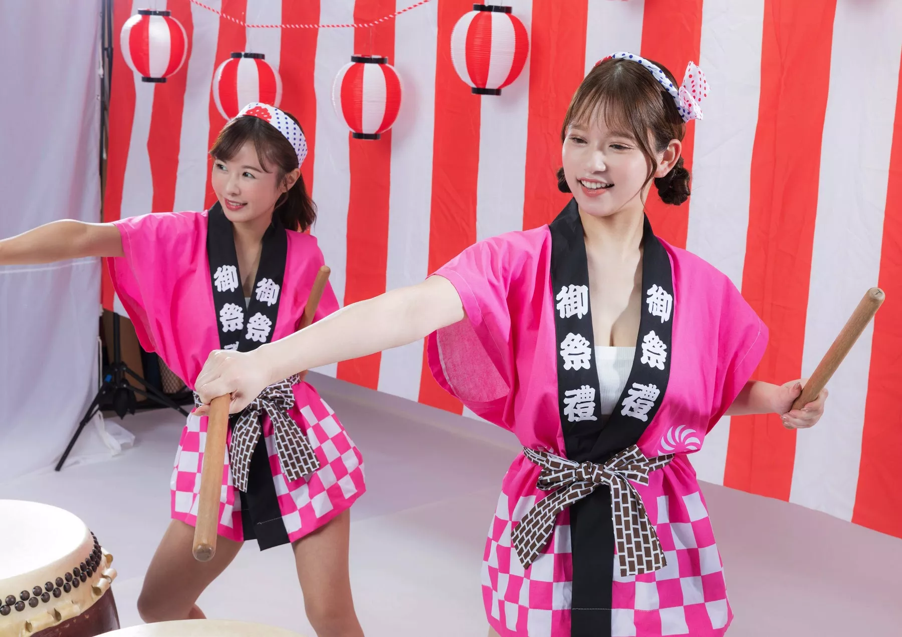 ) 栗山莉�w×桃园怜奈Shukan 高端大幅 (周刊 Post