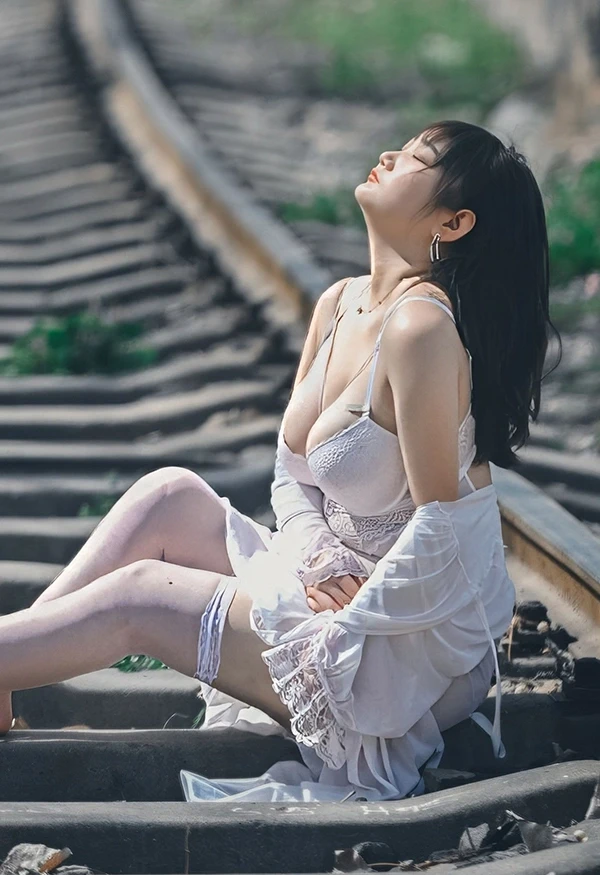的优雅+日常 私摄 全集修正 J杯罩肉乳女神 福利 套图 甜甜