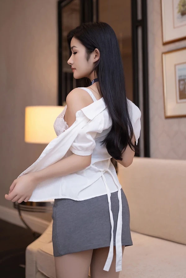 尤物 秀人XIUREN 清新女生变身乖乖小母狗调教 谭小灵