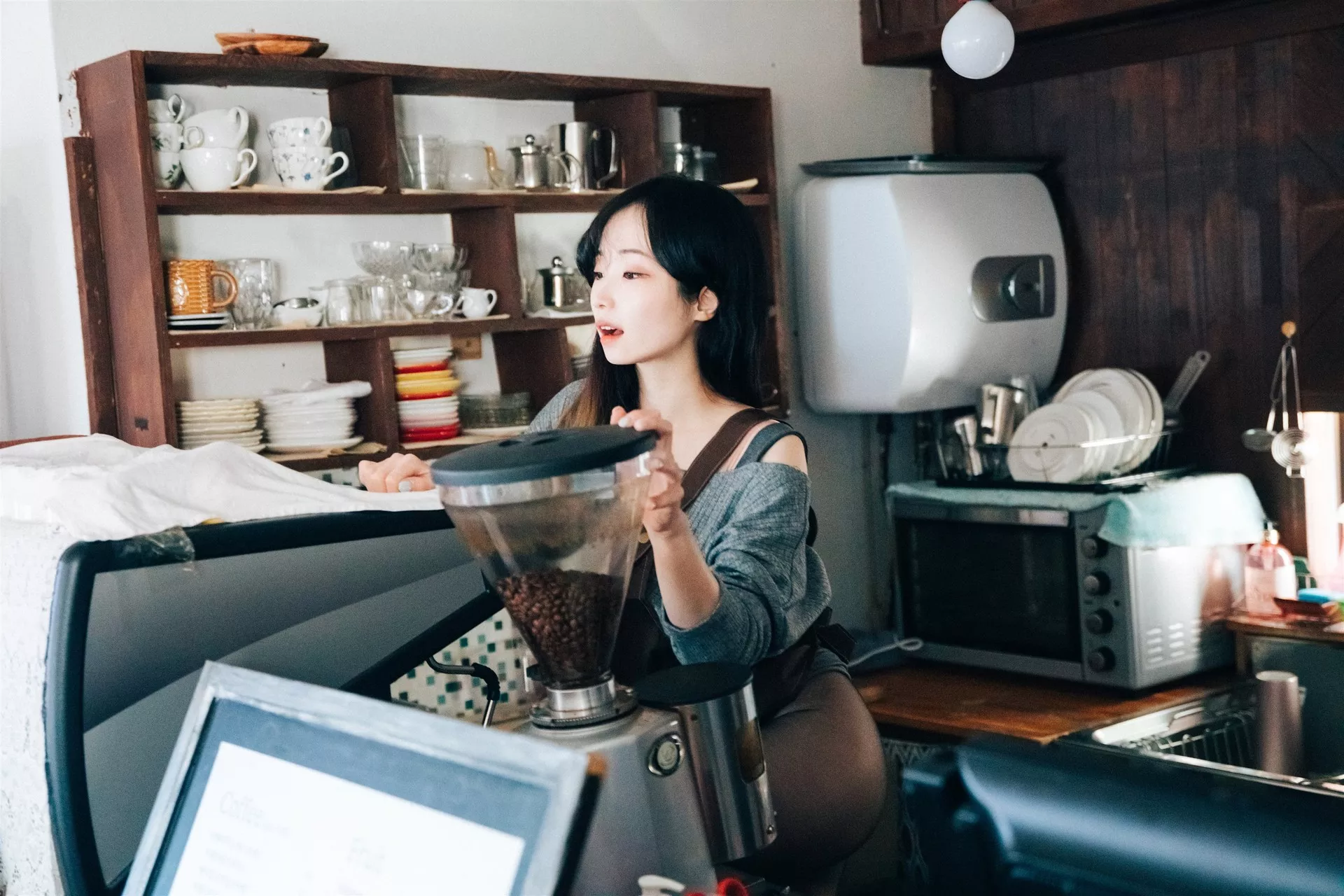 淫惰少女 美女 南韩 南韩 Bambi【Loozy Alba Cafe 全集修正 美女 写真 写真】