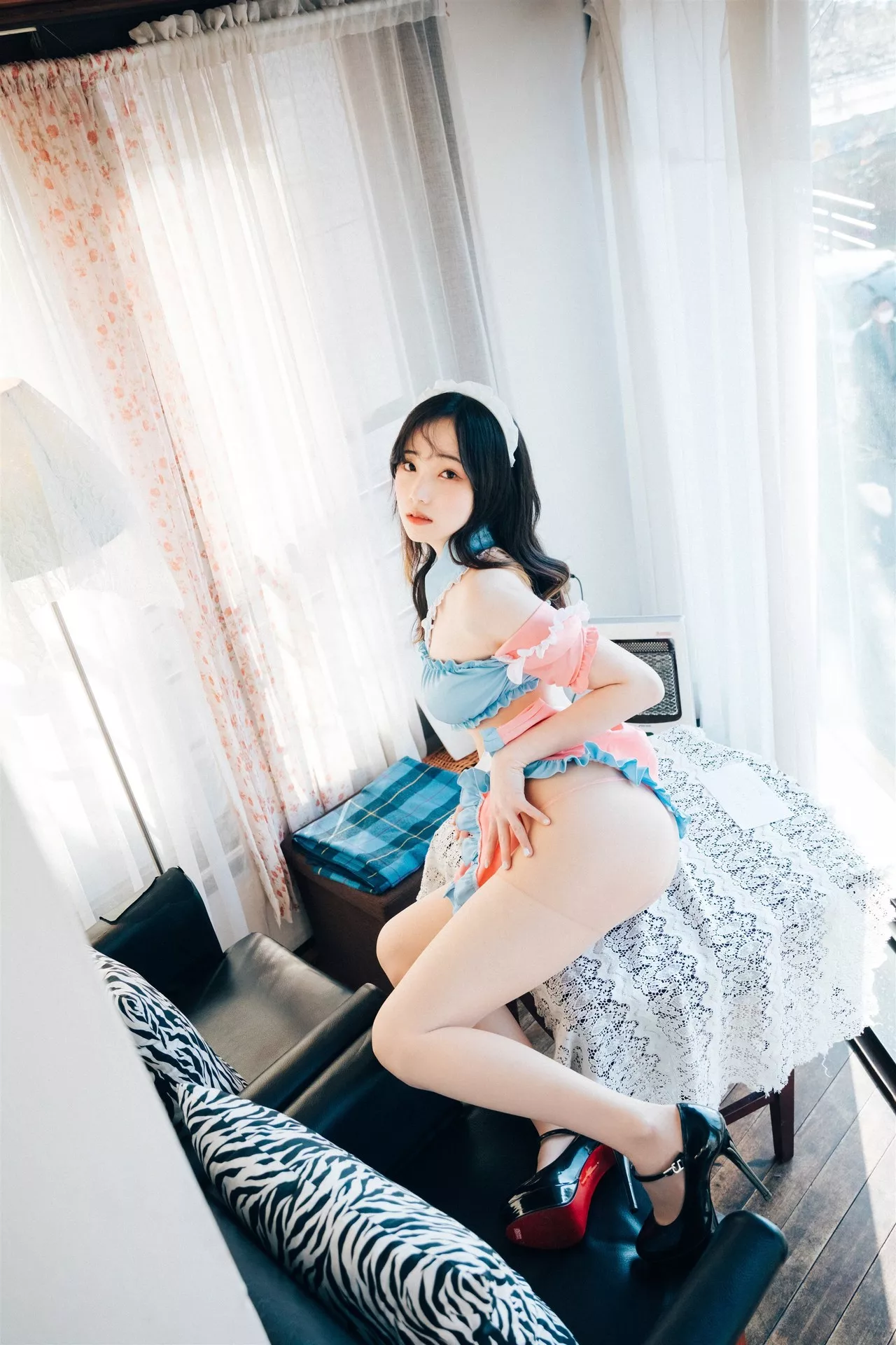 淫惰少女 美女 南韩 南韩 Bambi【Loozy Alba Cafe 全集修正 美女 写真 写真】