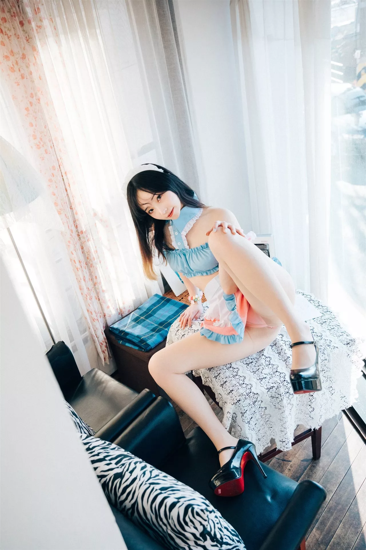 淫惰少女 美女 南韩 南韩 Bambi【Loozy Alba Cafe 全集修正 美女 写真 写真】