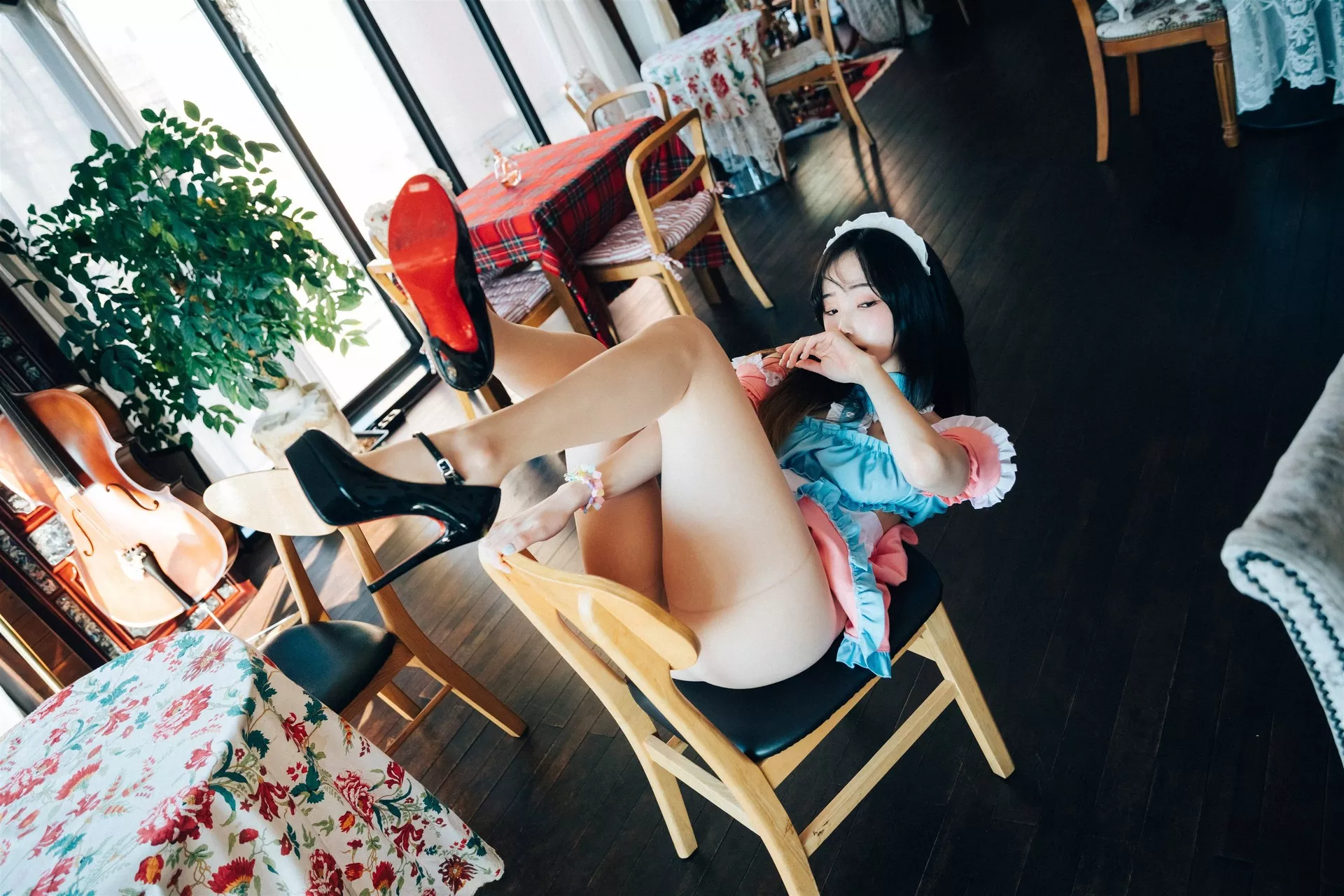 淫惰少女 美女 南韩 南韩 Bambi【Loozy Alba Cafe 全集修正 美女 写真 写真】