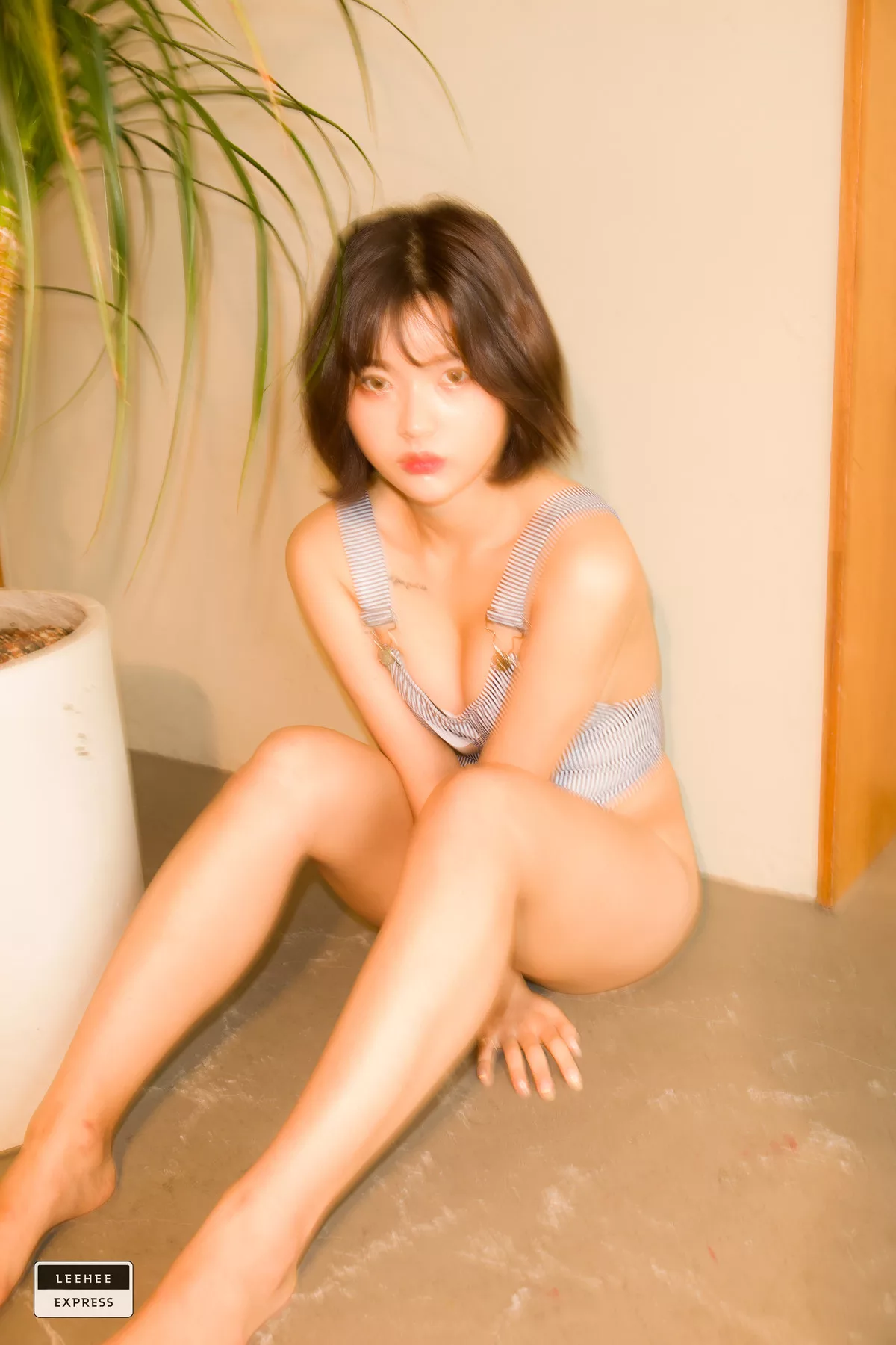 利熙快运】 U.Hwa【LEEHEE 南韩 写真 022B EXPRESS 全集修正 LEDG 美女