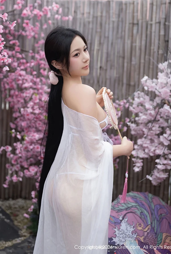 xiuren秀人 鱼子酱 Fish迪拜行拍人面桃花相映红 仙女