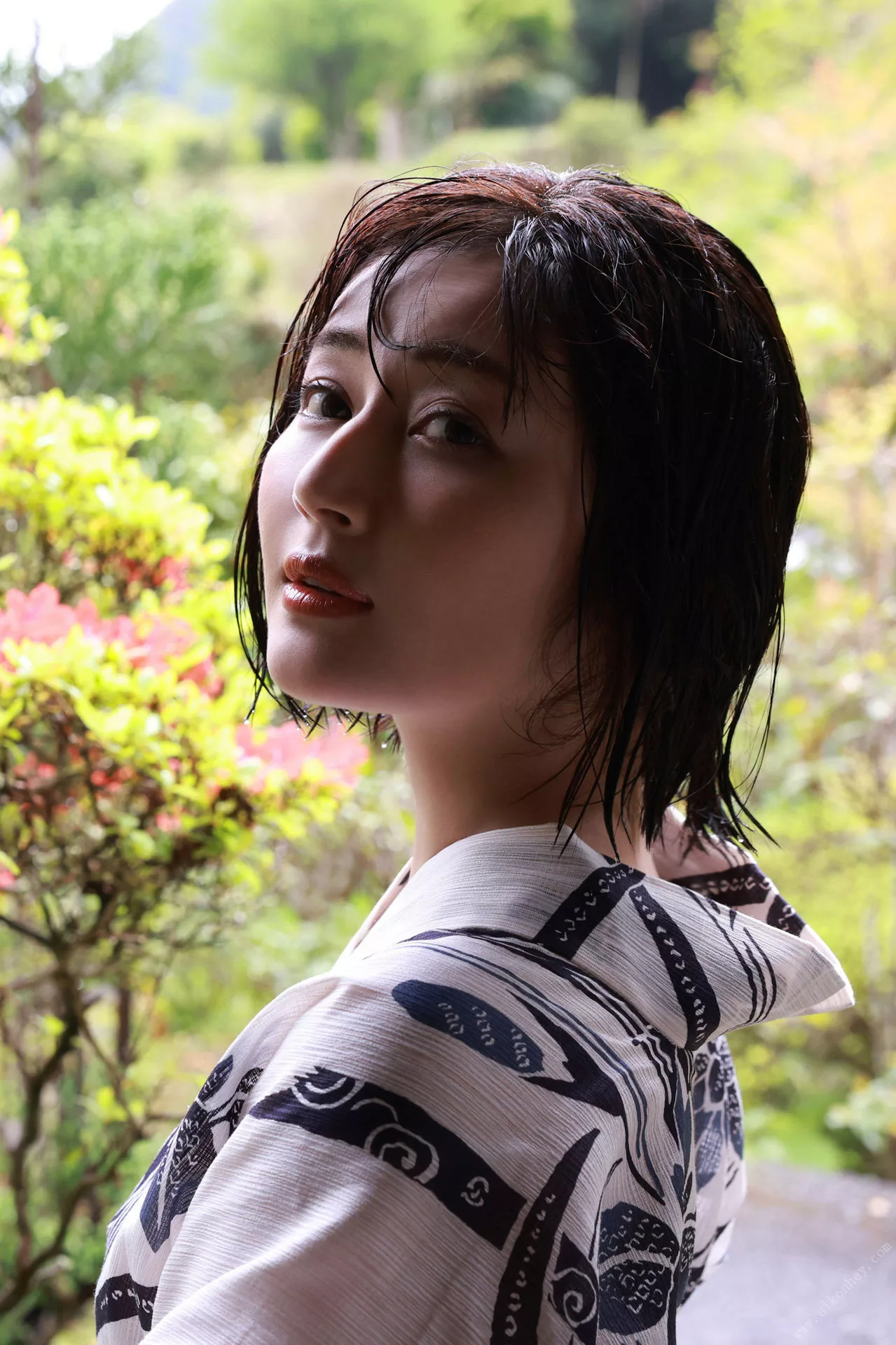 「Ｑｕｅｅｎｓ 新藤まなみfriday摄影集 No.３」 Manami Shindo 全集修正 未公开Ｅｄｉｔｉｏｎ