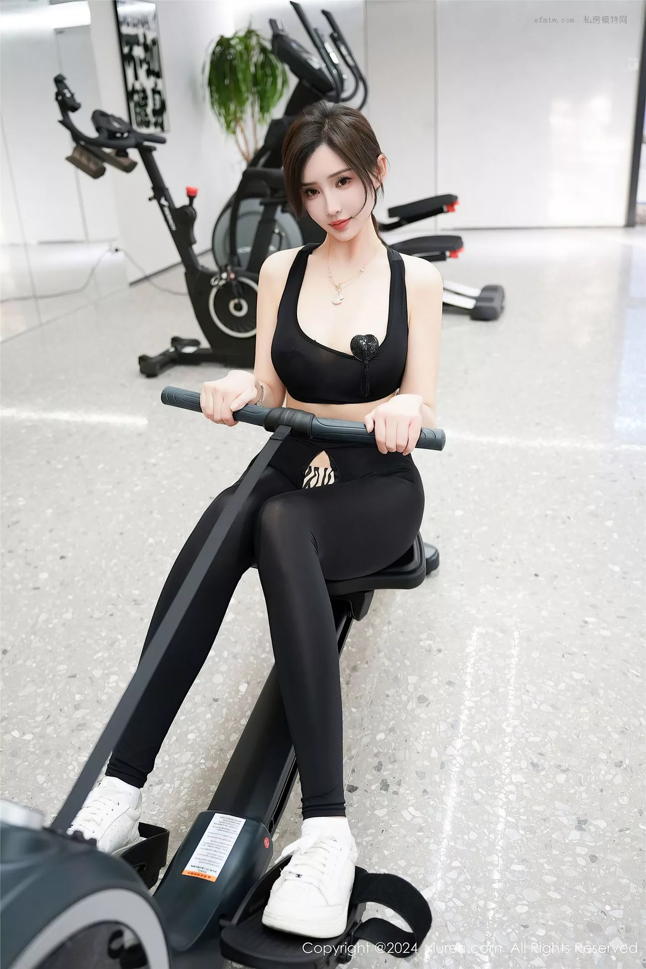Carol Vol.8810 周妍希 【XIUREN秀人】高清像片 X