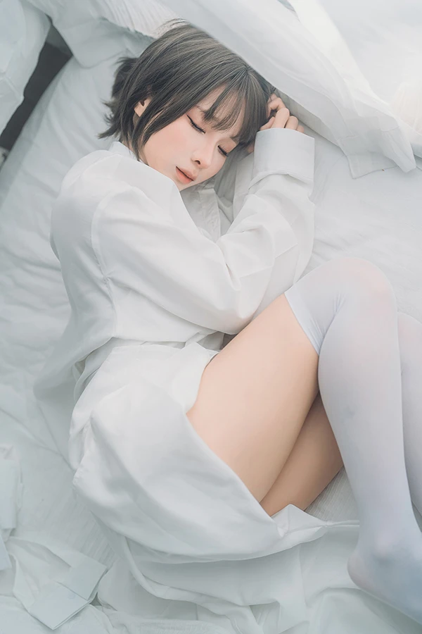 尤物 蠢沫沫 衬衣窝里的风采 网络名人