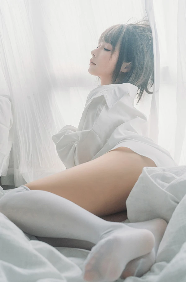 尤物 蠢沫沫 衬衣窝里的风采 网络名人