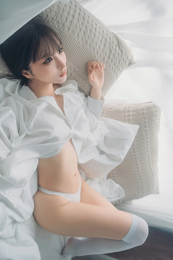 尤物 蠢沫沫 衬衣窝里的风采 网络名人