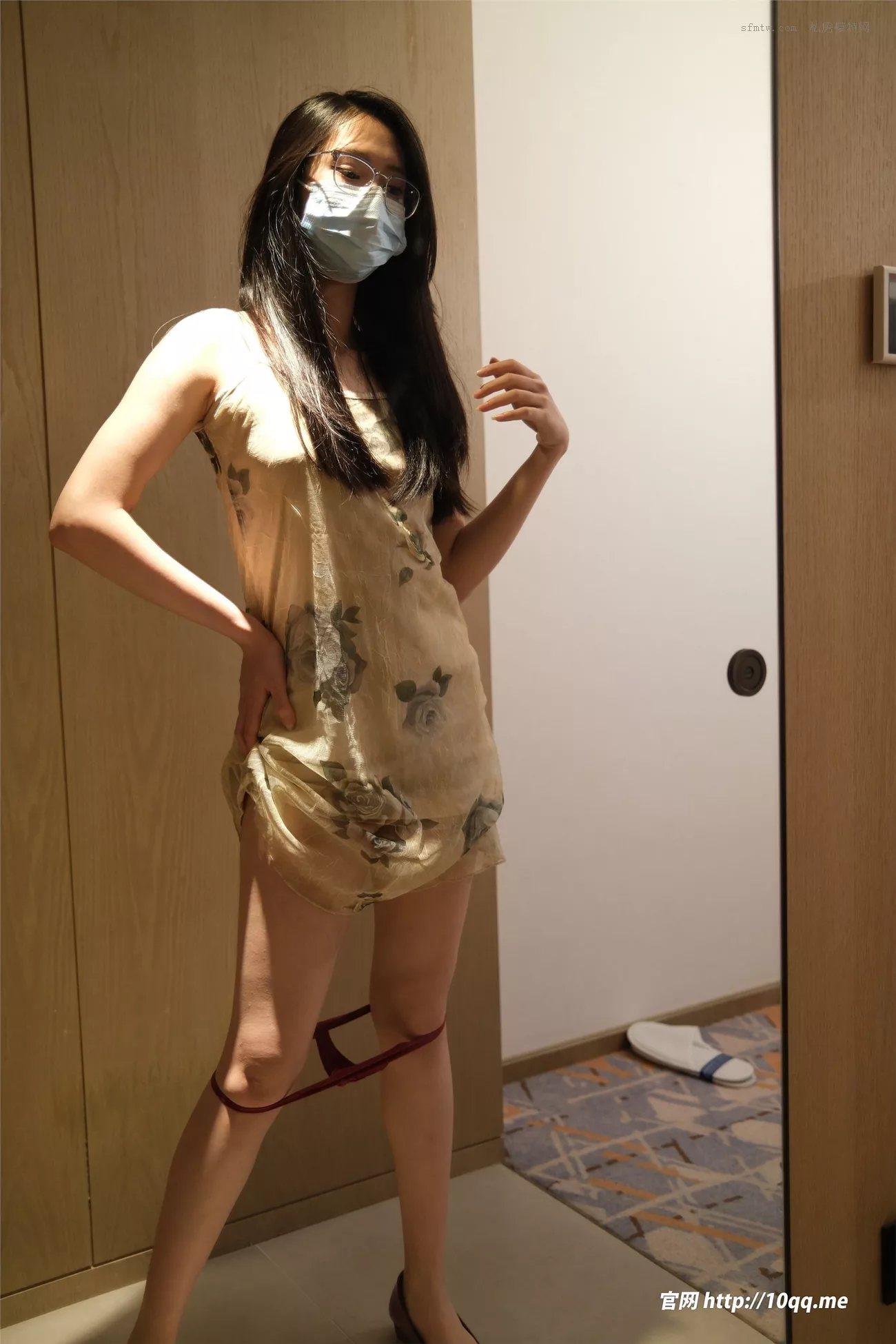 肉丝真空姑娘摄影】 No.2992 【ROSI 口罩组列