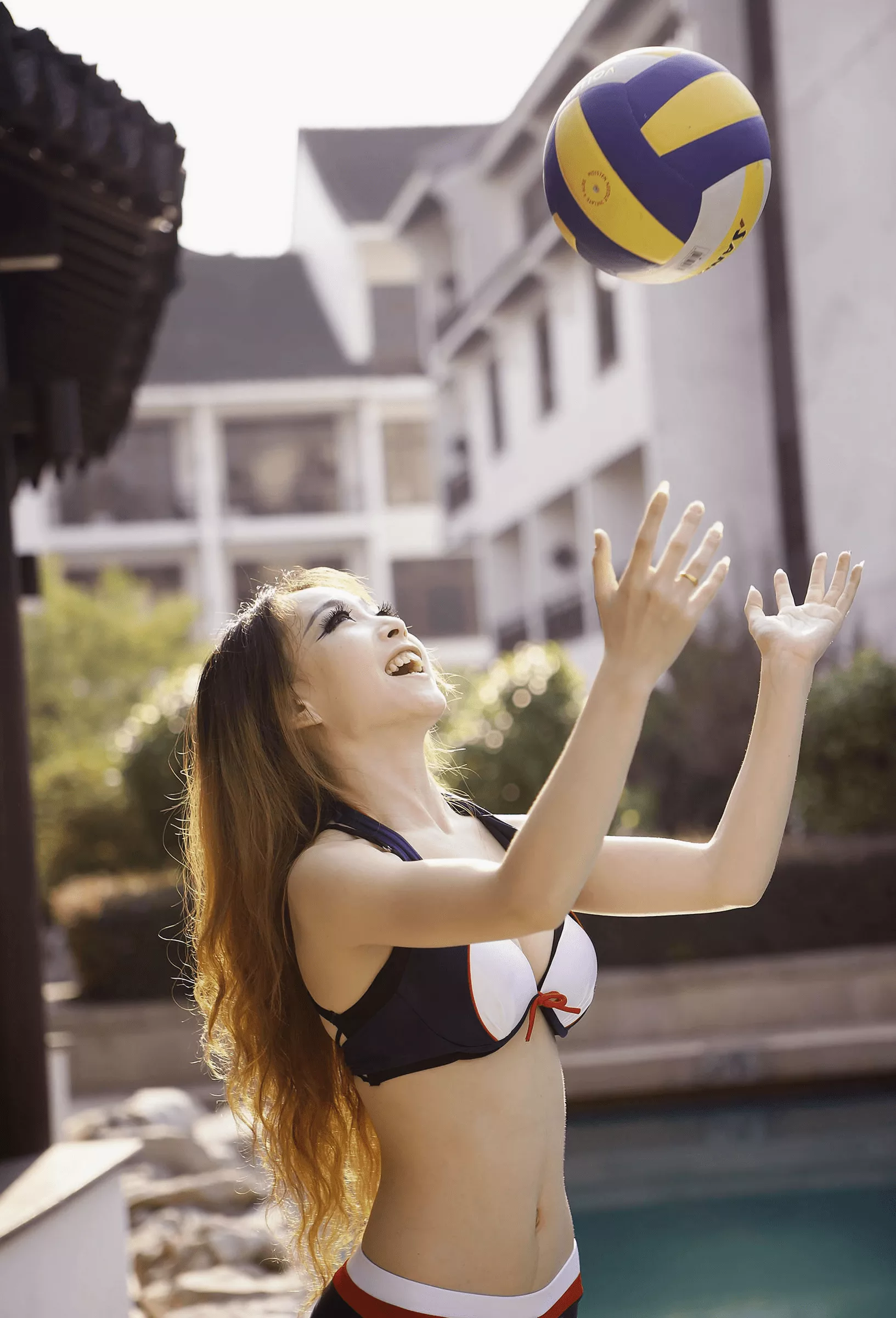 清纯艳模VS妖治白��泳衣女神 【网路收集】