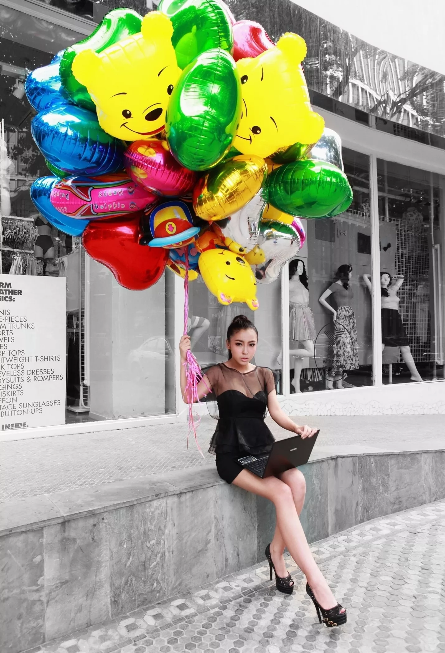 清纯艳模VS妖治白��泳衣女神 【网路收集】