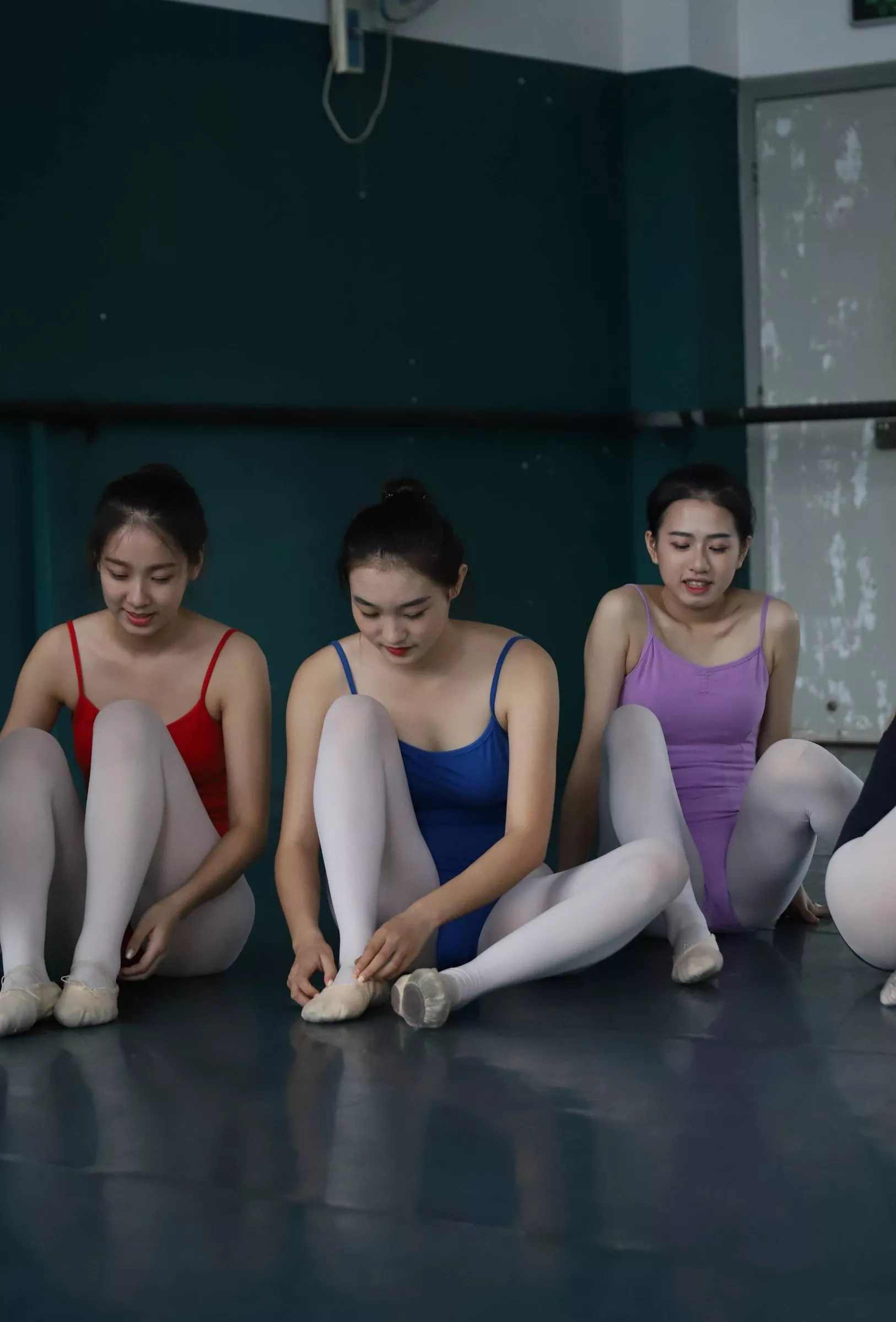 【大西瓜图集】 W004 多色舞蹈服3【129P】