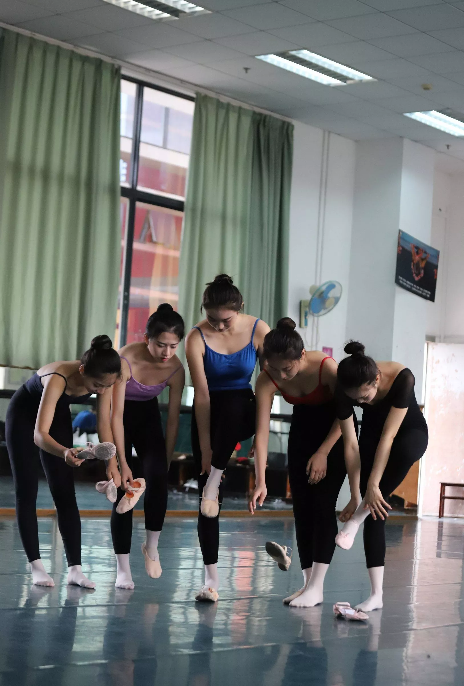 【大西瓜图集】 W004 多色舞蹈服3【129P】