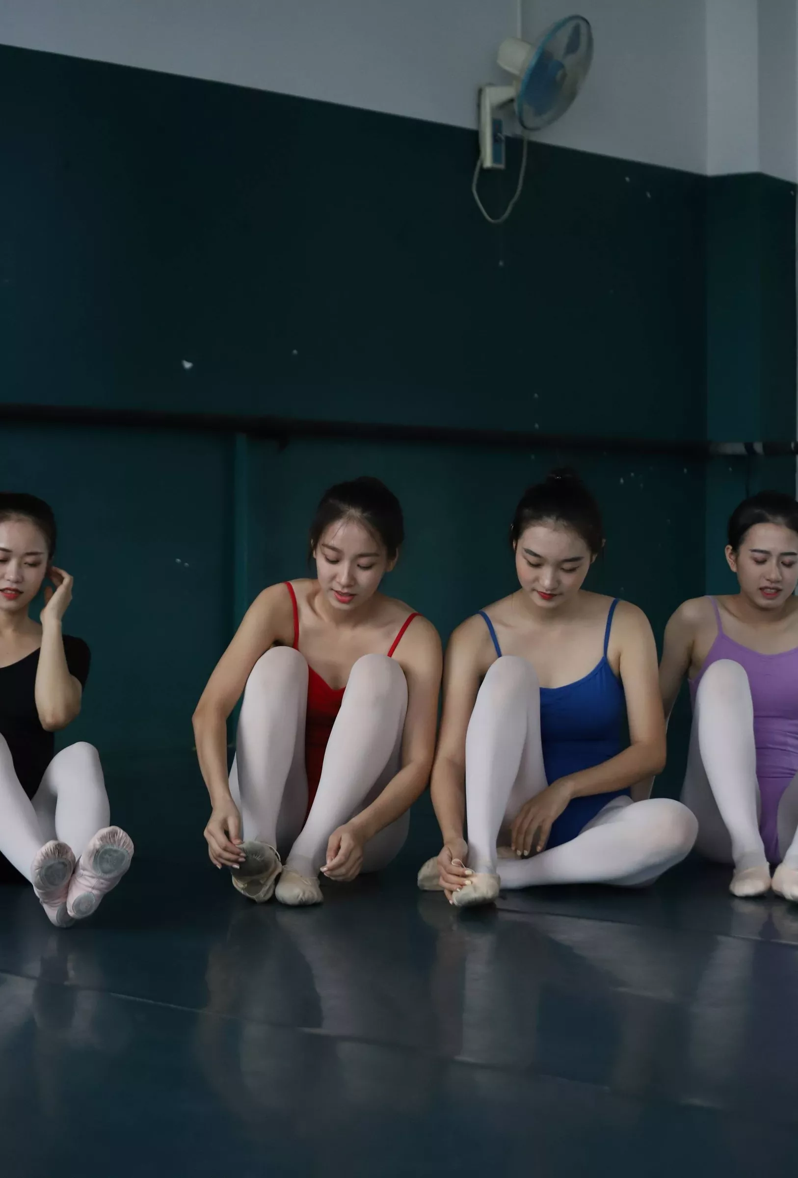 【大西瓜图集】 W004 多色舞蹈服3【129P】