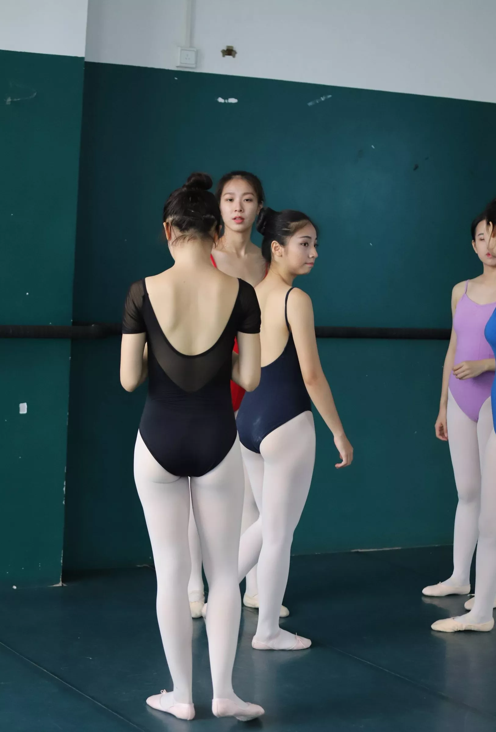 【大西瓜图集】 W004 多色舞蹈服3【129P】