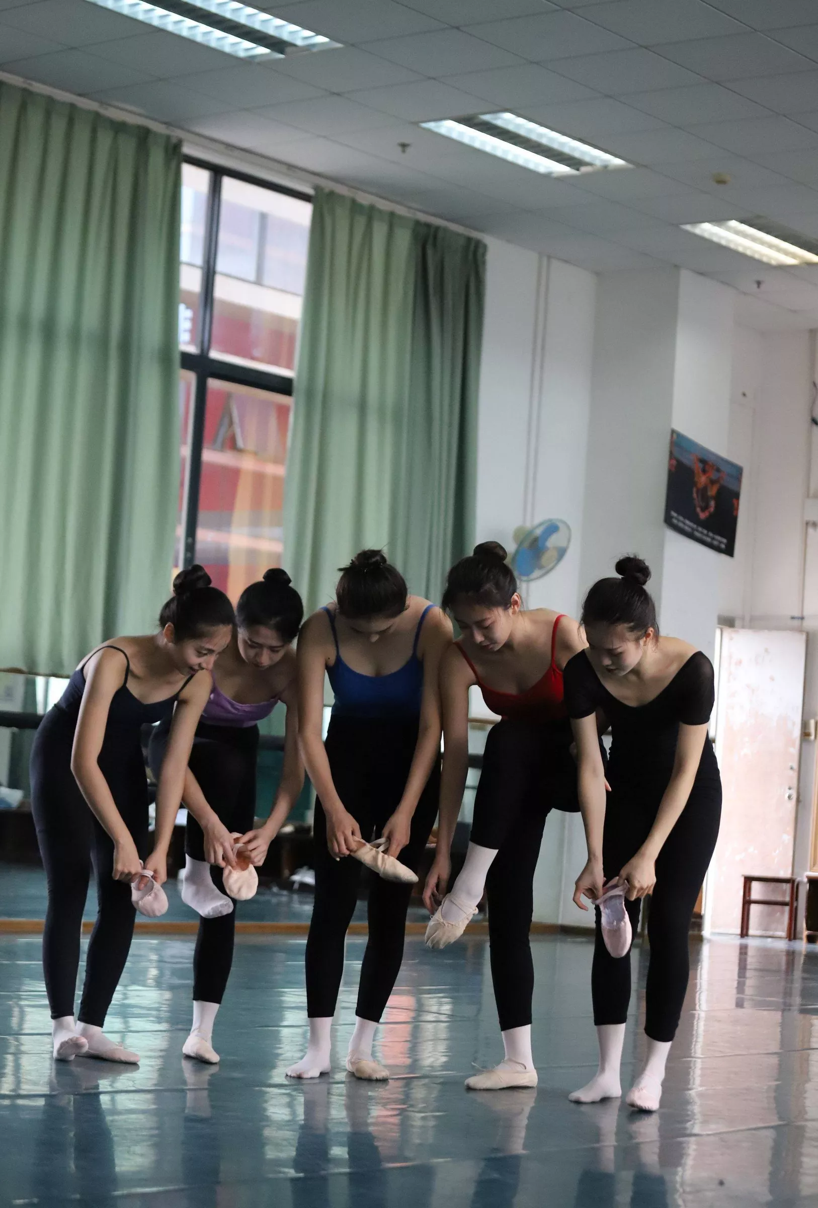 【大西瓜图集】 W004 多色舞蹈服3【129P】