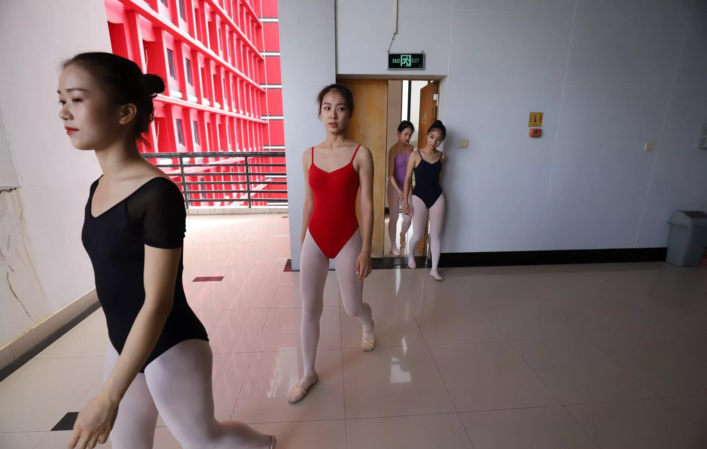 【大西瓜图集】 W004 多色舞蹈服3【129P】