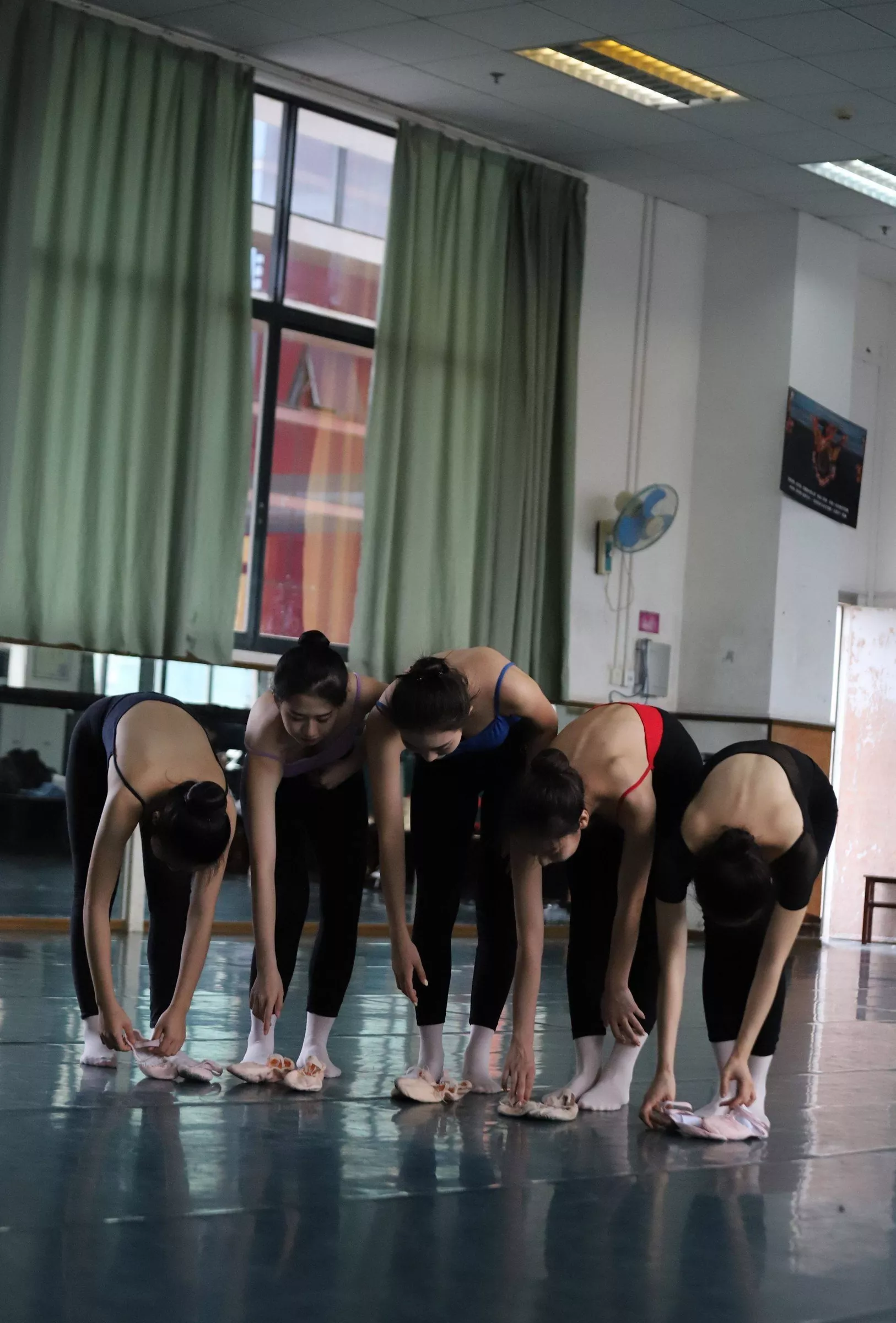 【大西瓜图集】 W004 多色舞蹈服3【129P】