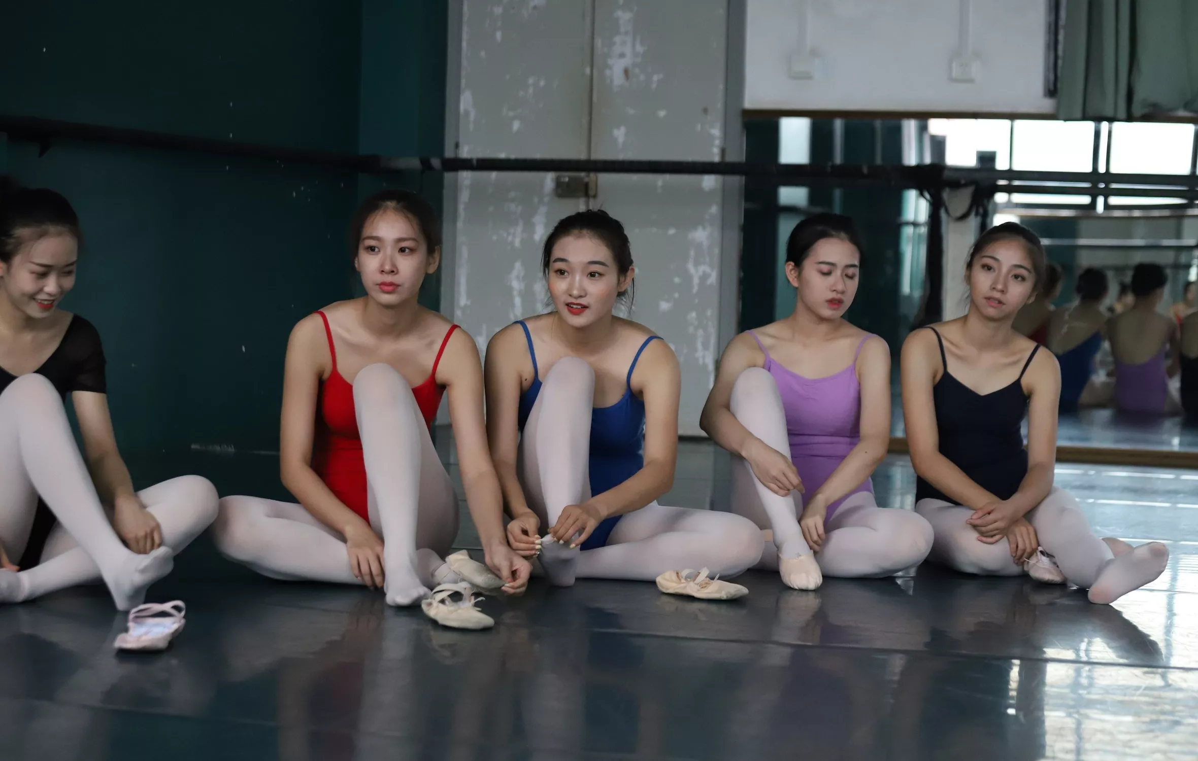 【大西瓜图集】 W004 多色舞蹈服3【129P】