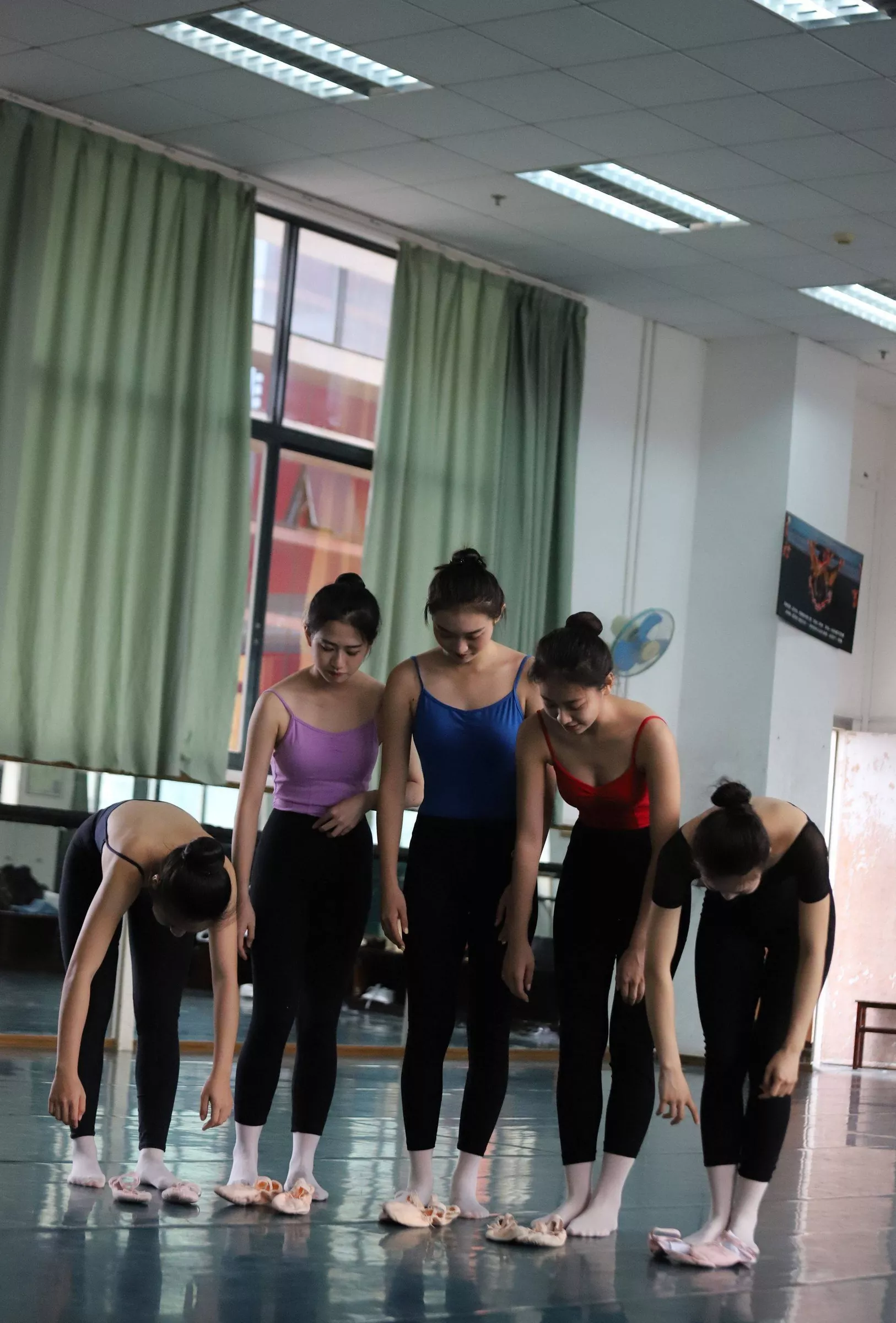 【大西瓜图集】 W004 多色舞蹈服3【129P】