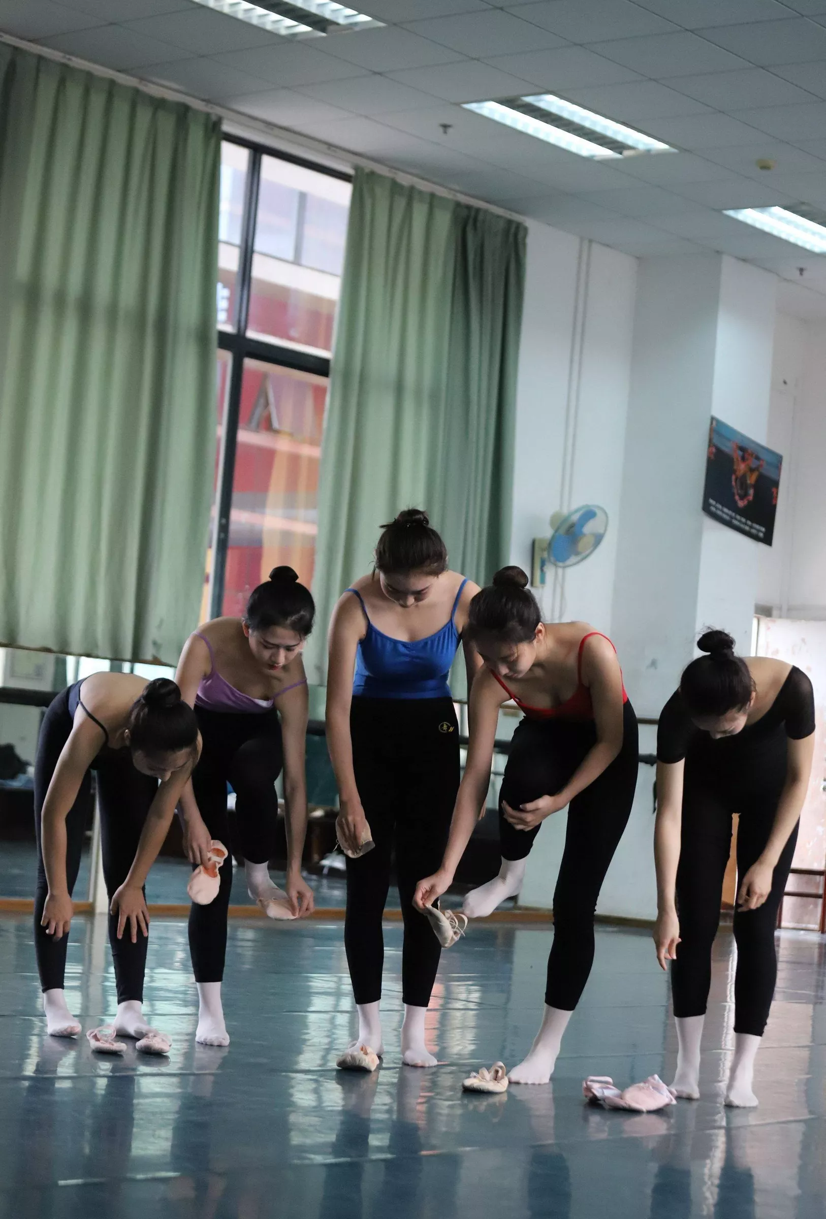 【大西瓜图集】 W004 多色舞蹈服3【129P】