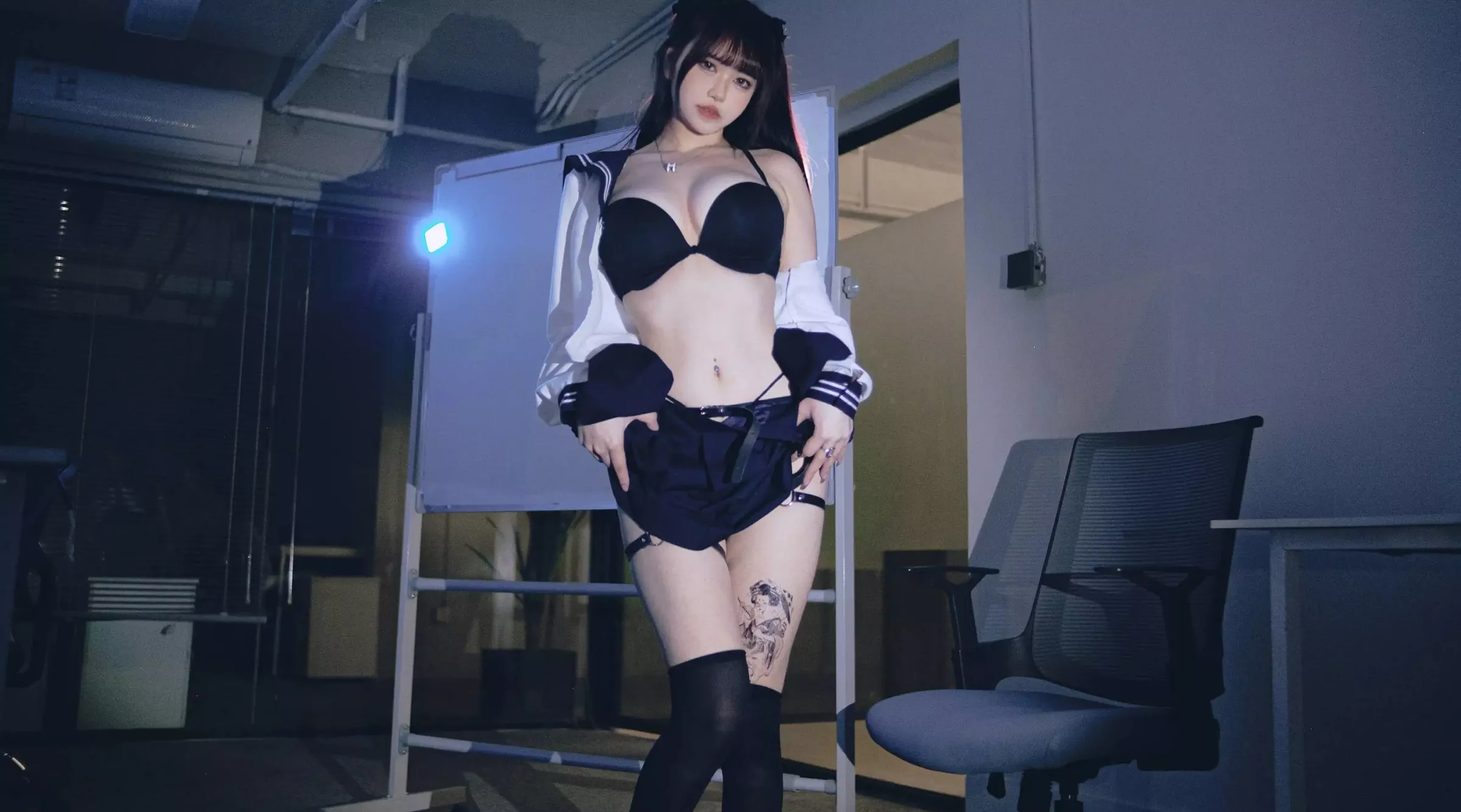 【网路收集系列】福利姬 》高端福利帖【59P】 不良JK Tina很妖孽呀《