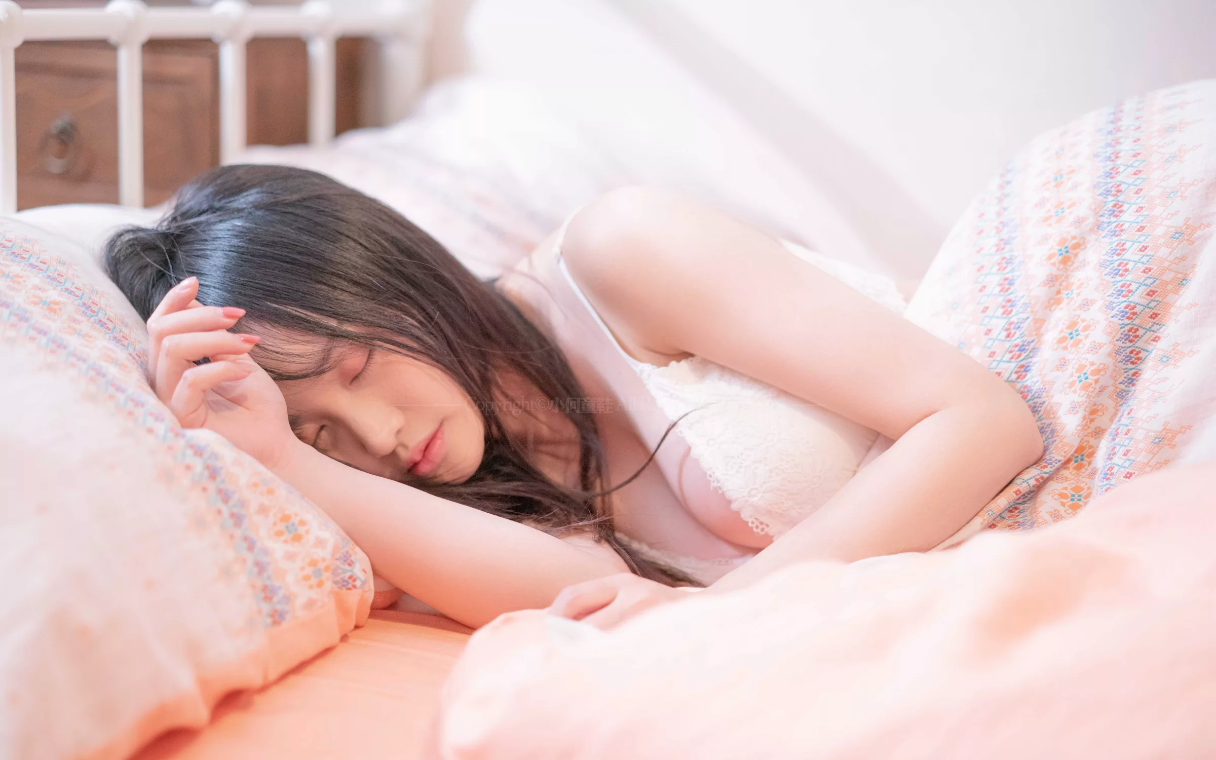 尾巴轻密拍 �C 小何学生 【20P+1V143M】 054