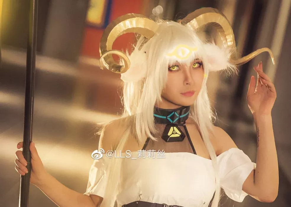 LLS_莉莉丝 蜜蜡 (萤火虫动漫游戏嘉年华) (10P) 明日方舟 仙女cosplay