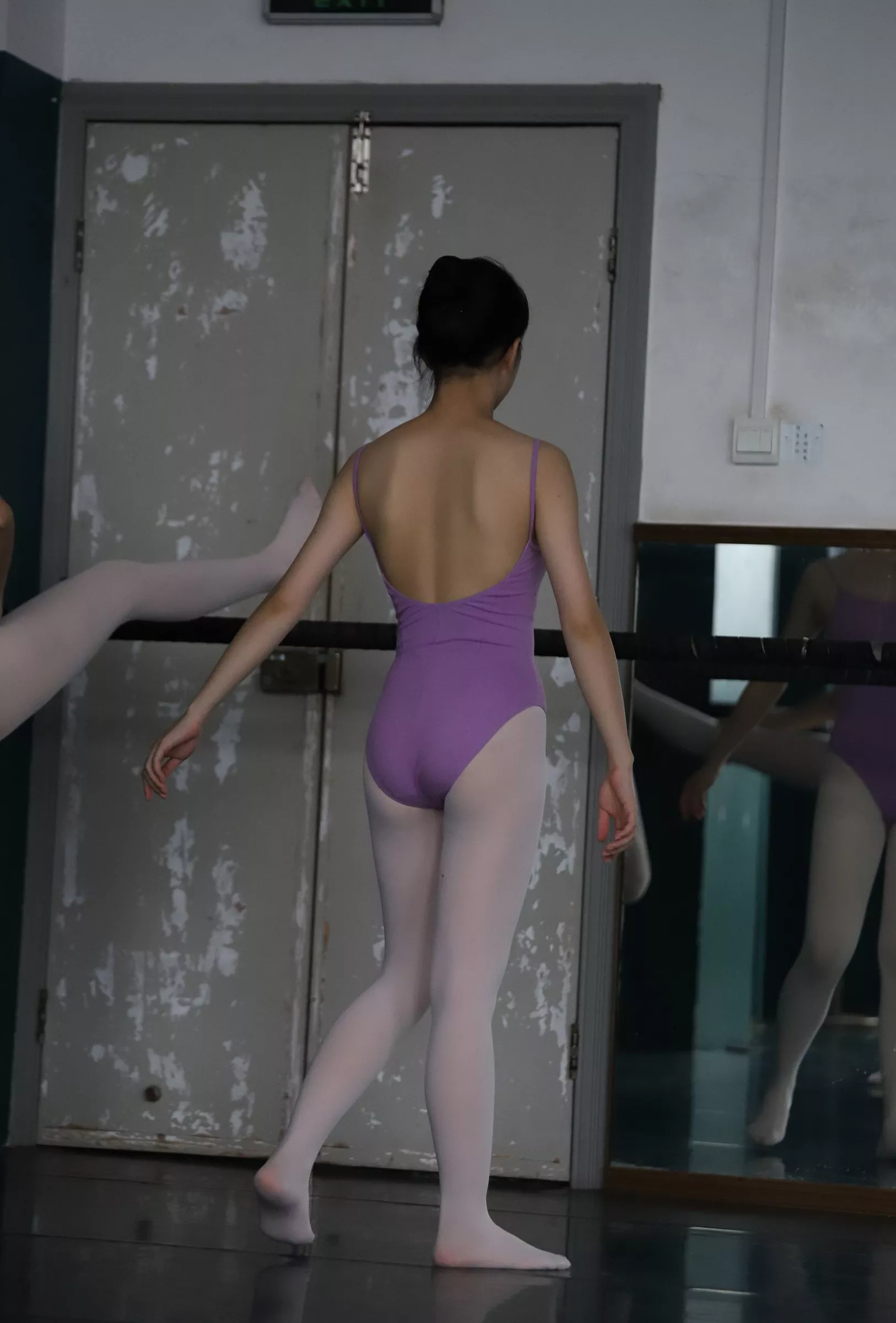 W004 【大西瓜组图】 多色舞蹈服2【129P】