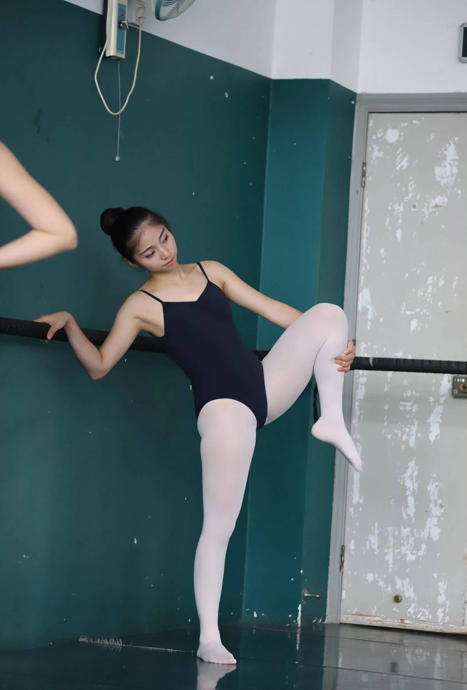 W004 【大西瓜组图】 多色舞蹈服2【129P】