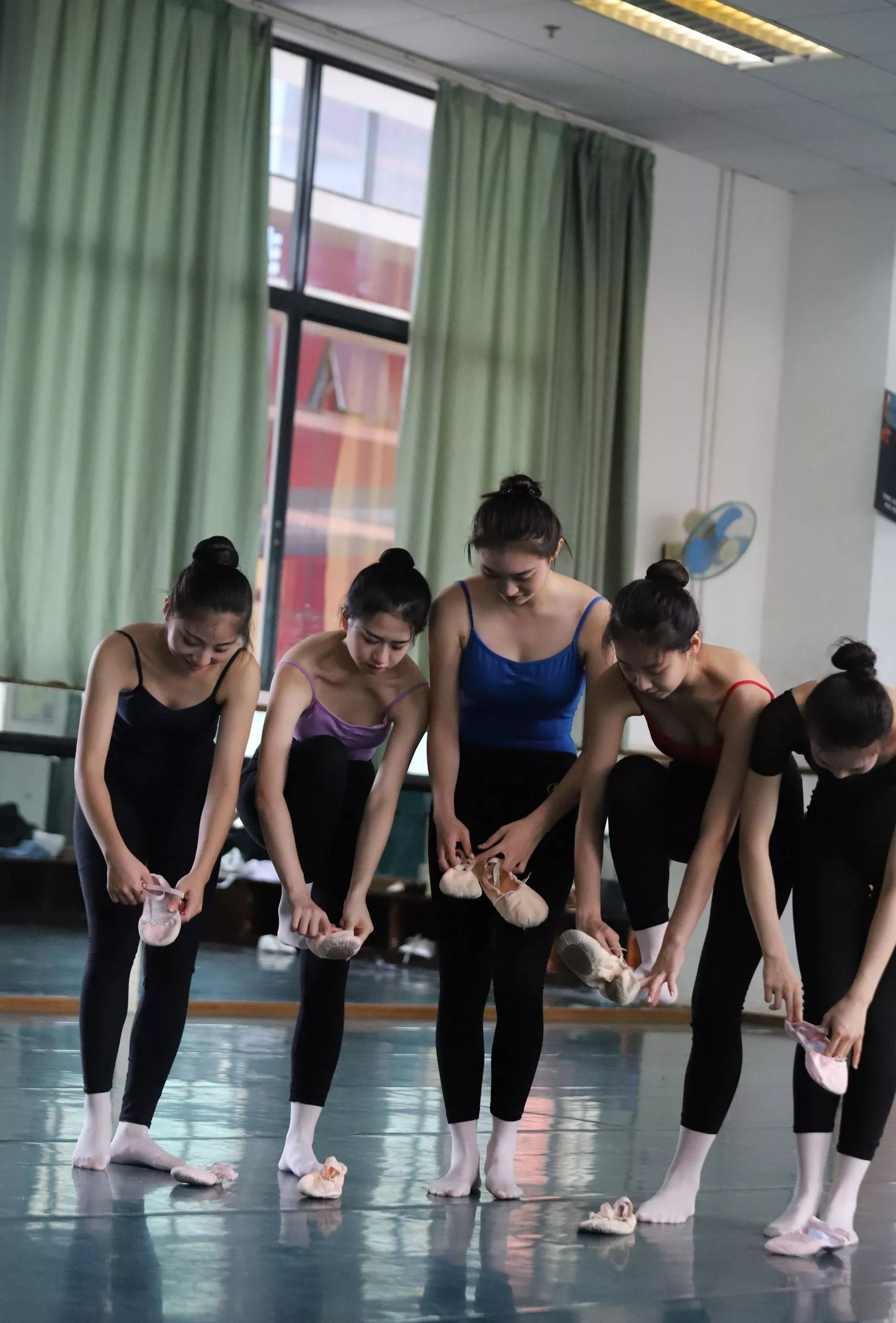 W004 【大西瓜组图】 多色舞蹈服2【129P】