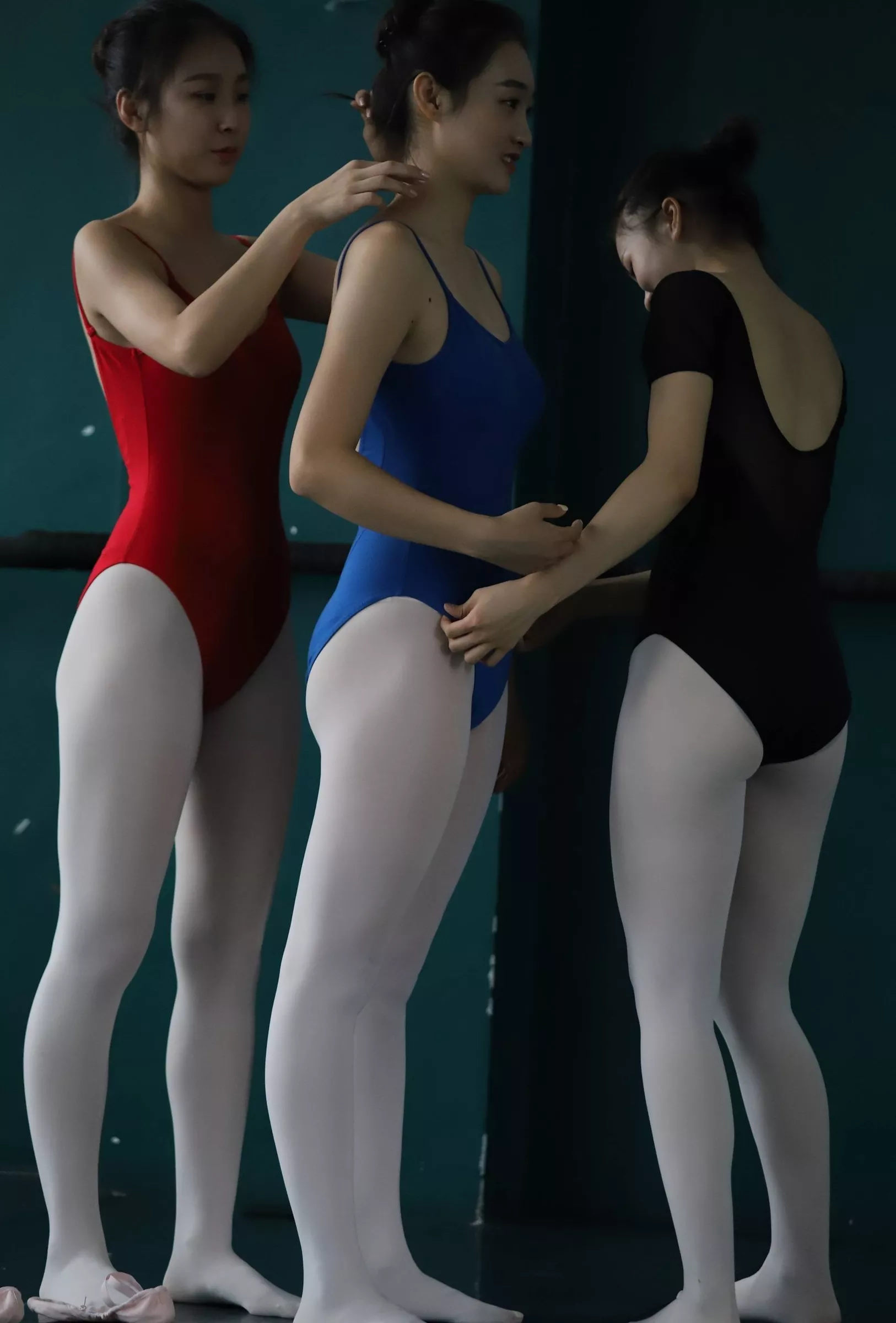 W004 【大西瓜组图】 多色舞蹈服2【129P】